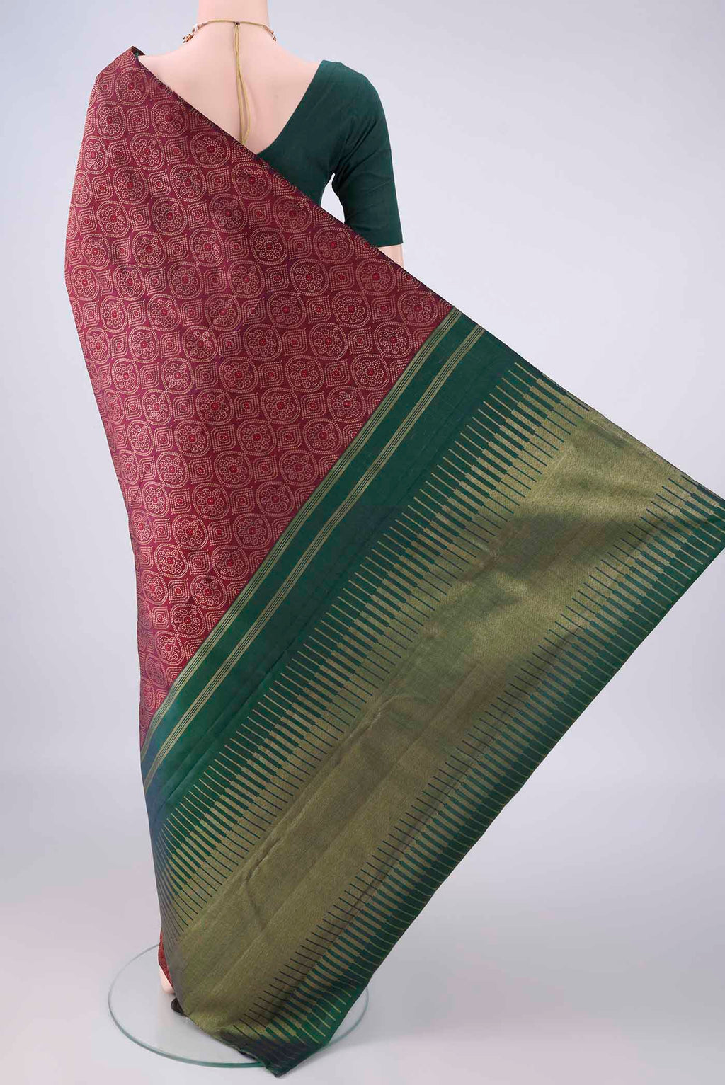 Flat view of Pure Silk Multi Color Kanchipuram Saree with Zari Brocade on the body and Without Border. 