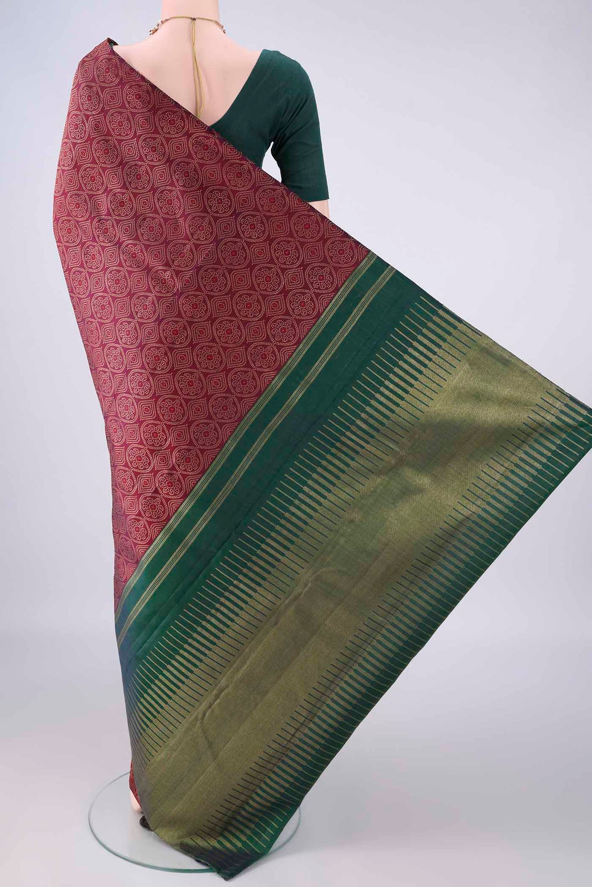 Flat view of Pure Silk Multi Color Kanchipuram Saree with Zari Brocade on the body and Without Border. 