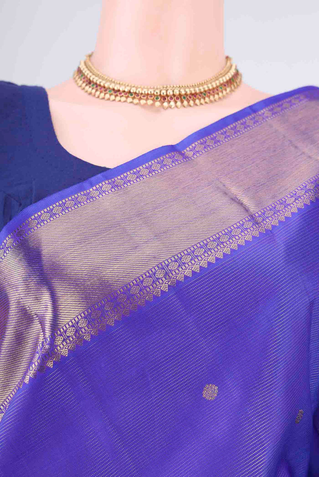 Border image of Pure Silk Pure Zari Royal Blue Kanjivaram Saree with Zari Butta on the body and Zari Border. 