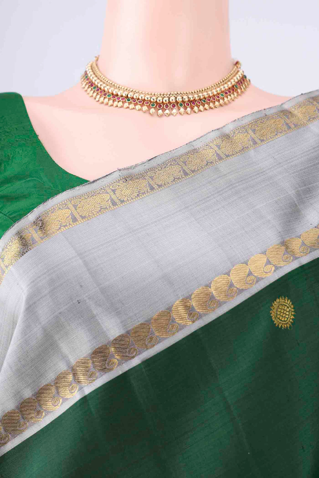 Border image of Pure Silk Pure Zari Bottle Green Kanchipuram Saree with Zari Butta on the body and Zari Border. 