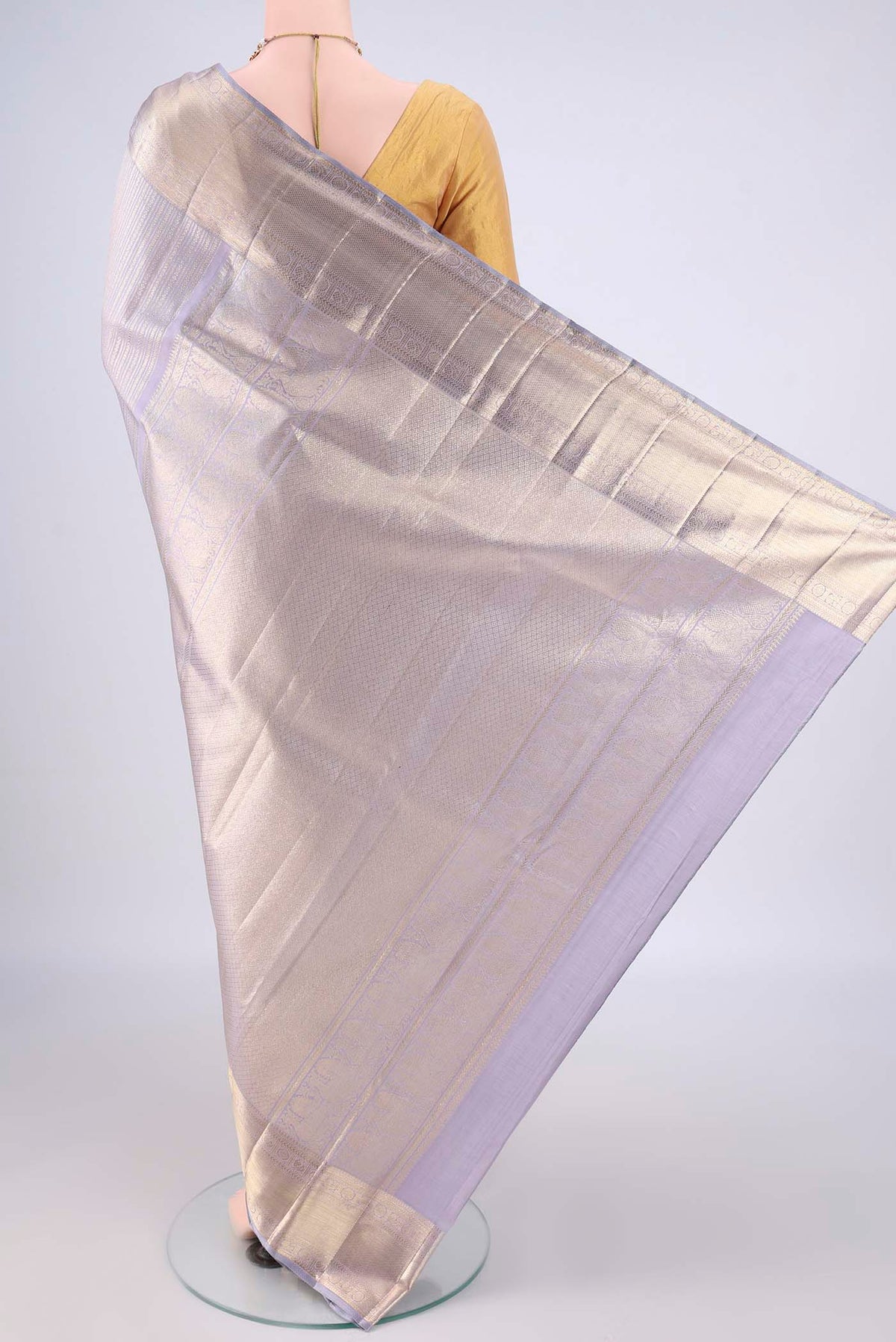 Flat view of Pure Silk Lilac Kanchipuram Saree with Zari Brocade on the body and Zari Border. 