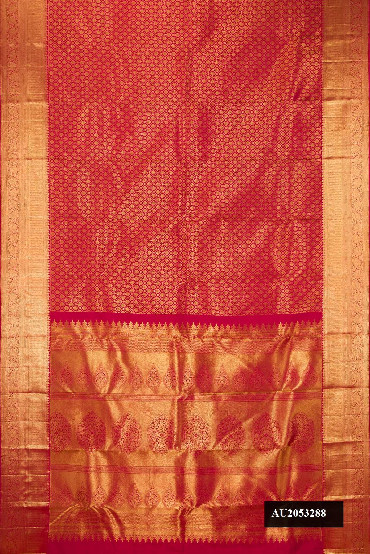 Dark Pink Dual Tone Kanchipuram Silk Saree with Zari Brocade on the body and Zari Border.  displayed on a mannequin