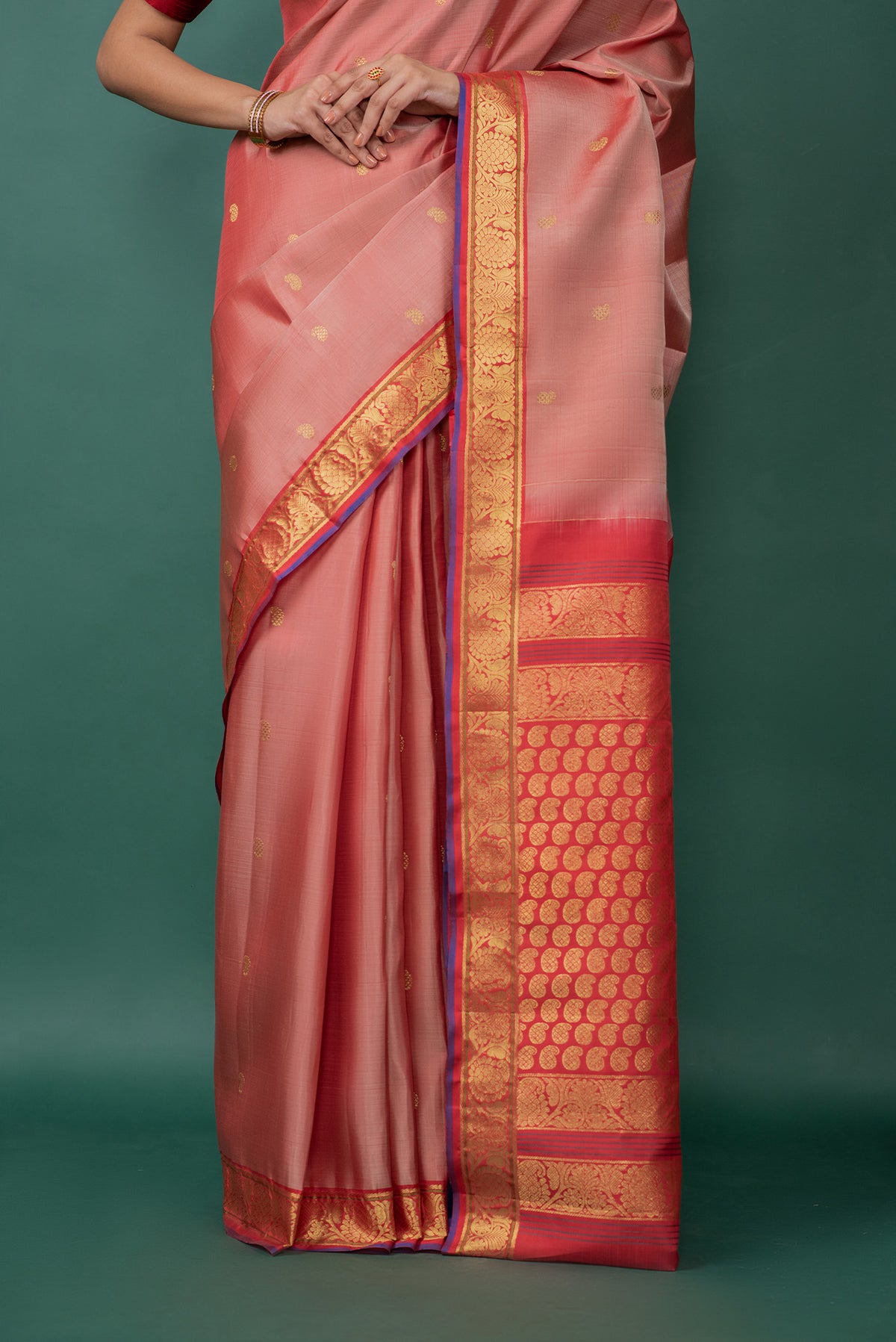 Pleats and pallu of Mauve Kanchipuram Silk Saree with Zari Butta on the body and Zari Border