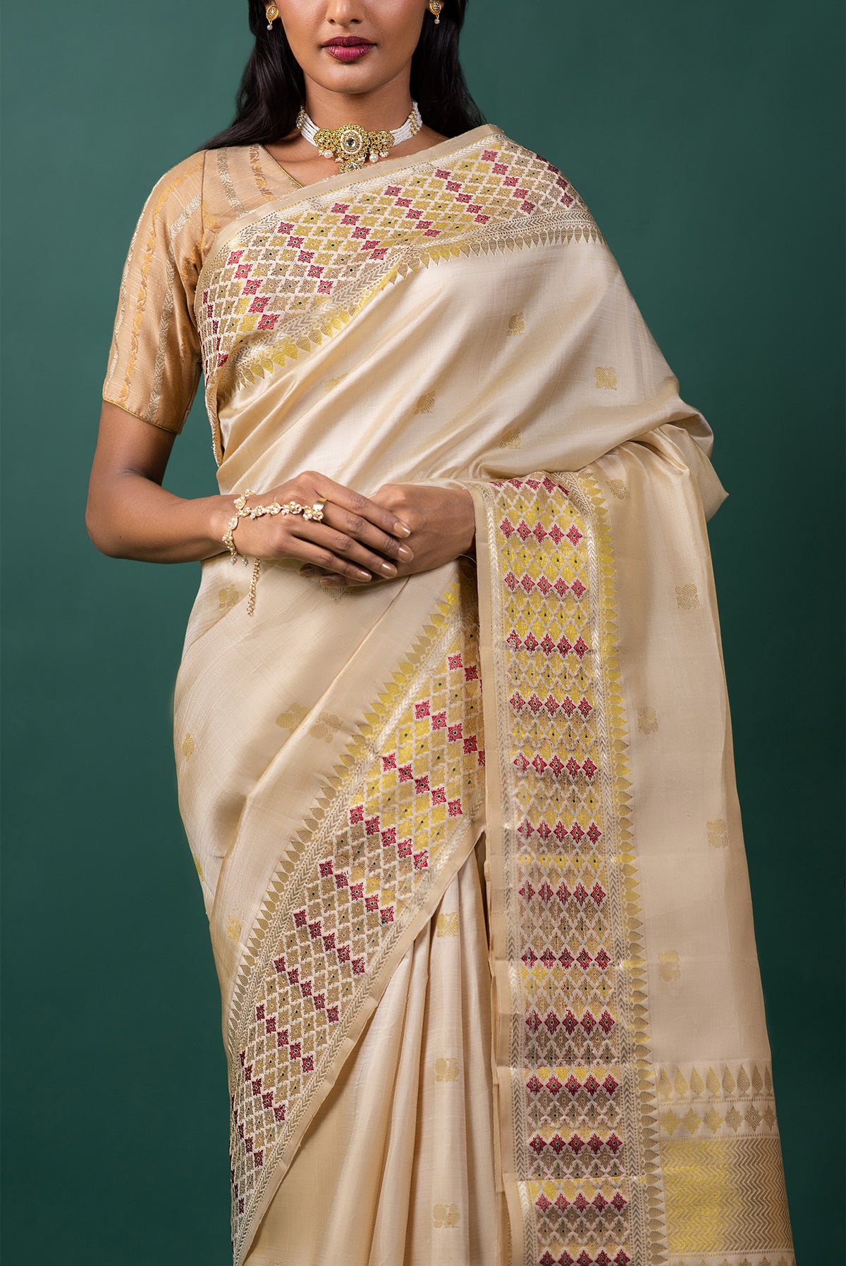 Close up image of the blouse of Beige Kanchipuram Silk Saree with Zari Butta on the body and Zari And Thread Border