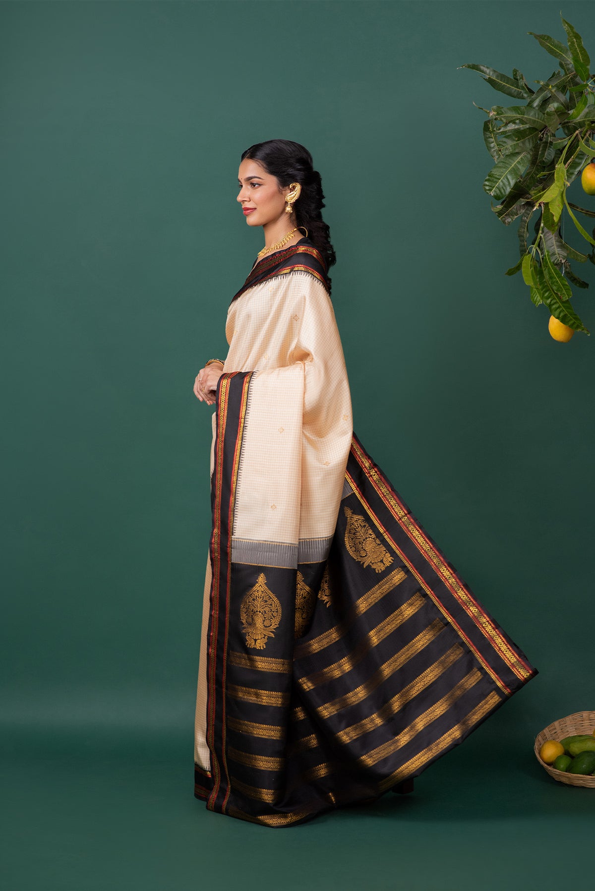 Flat view of Off White Kanchipuram Silk Saree with Zari Butta on the body and Zari Border