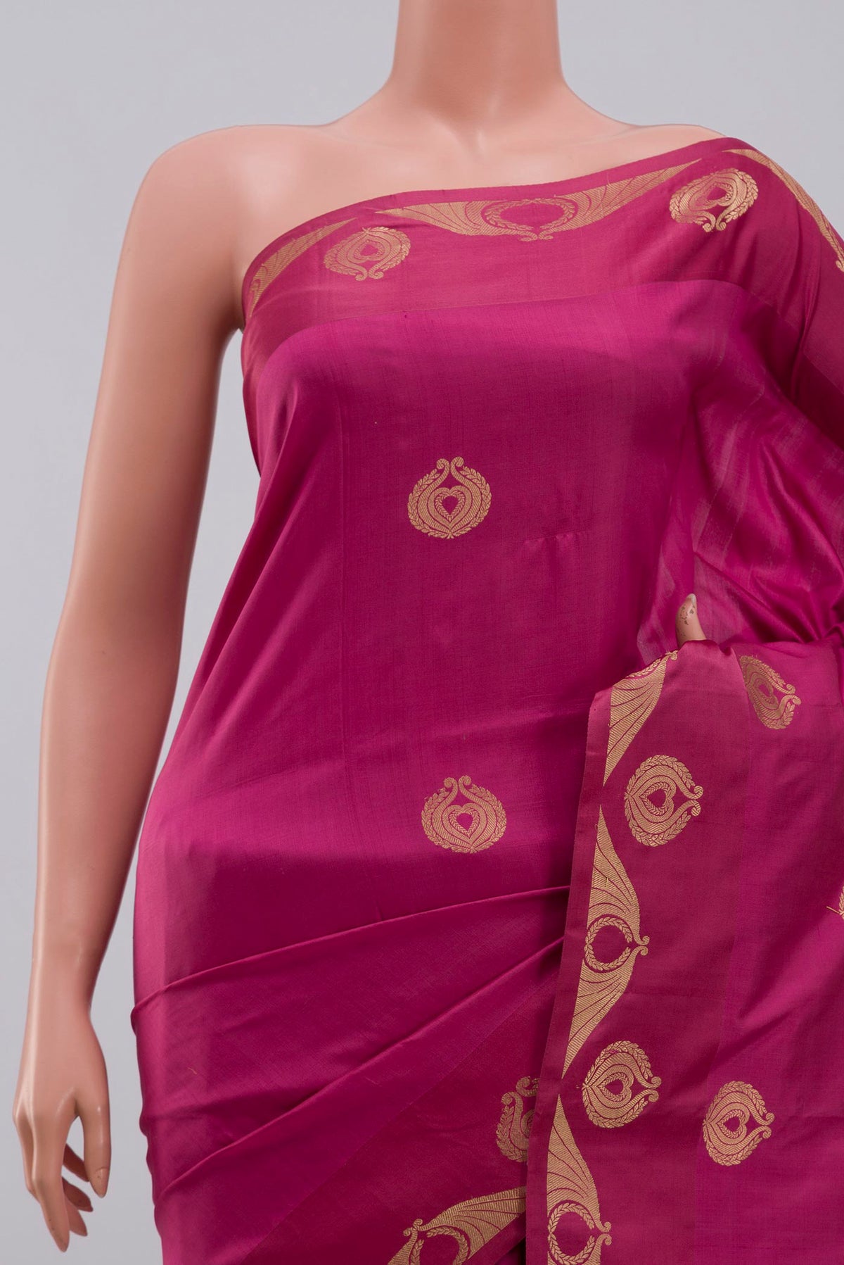 Border image of Pink Banarasi Katan Silk Saree with Zari Butta on the body and Zari Border