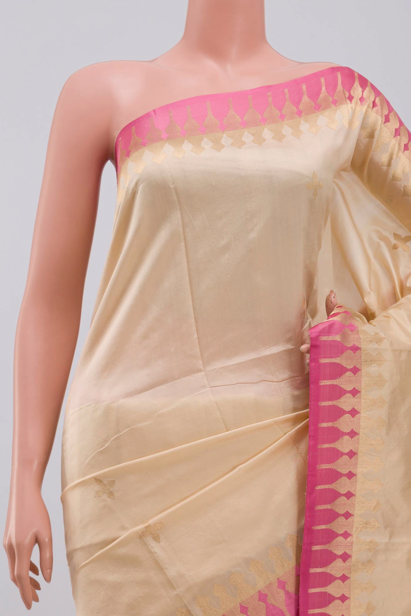 Border image of Beige Banarasi Silk Saree with Zari Butta on the body and Zari Border