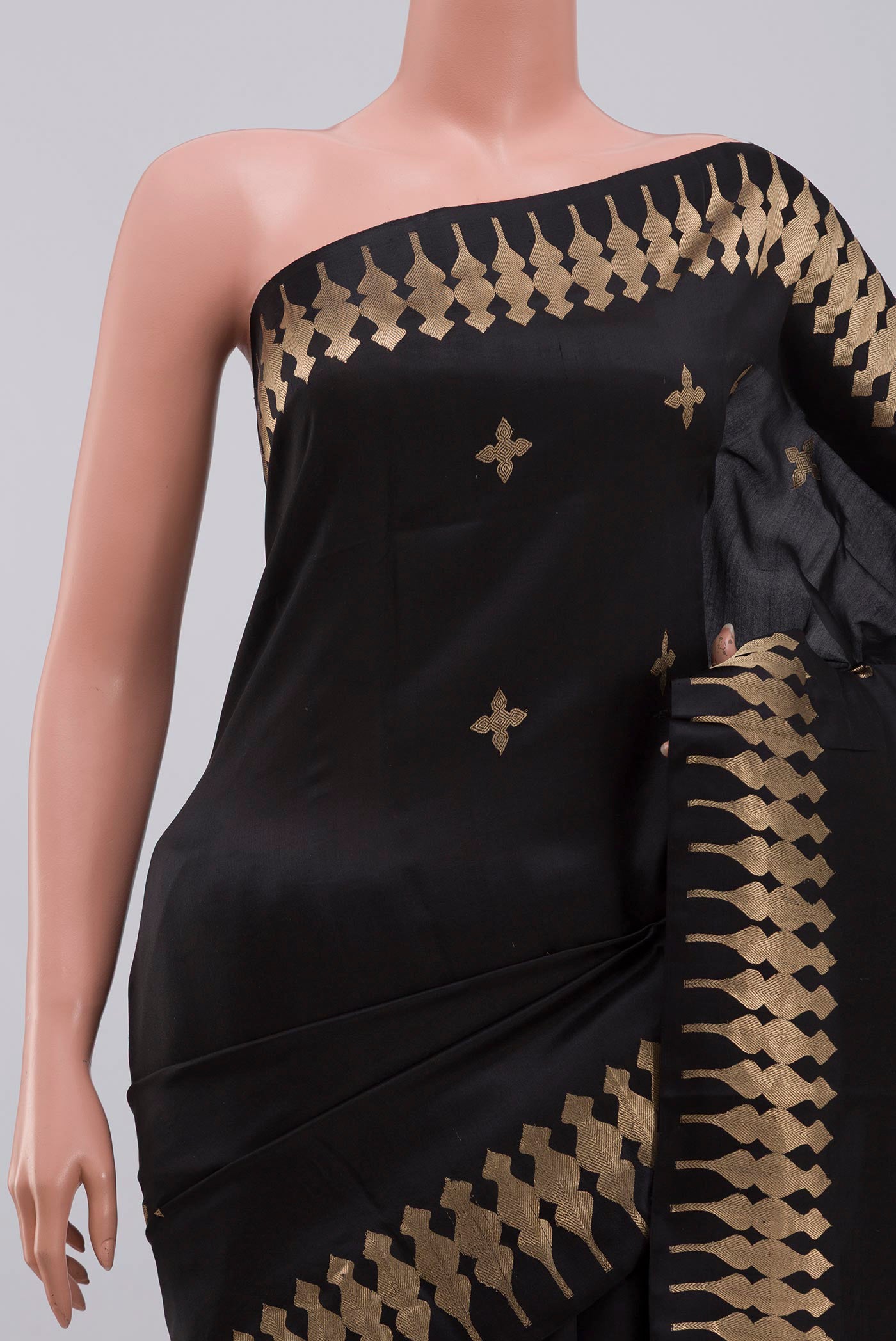 Border image of Black Banarasi Silk Saree with Zari Butta on the body and Zari Border