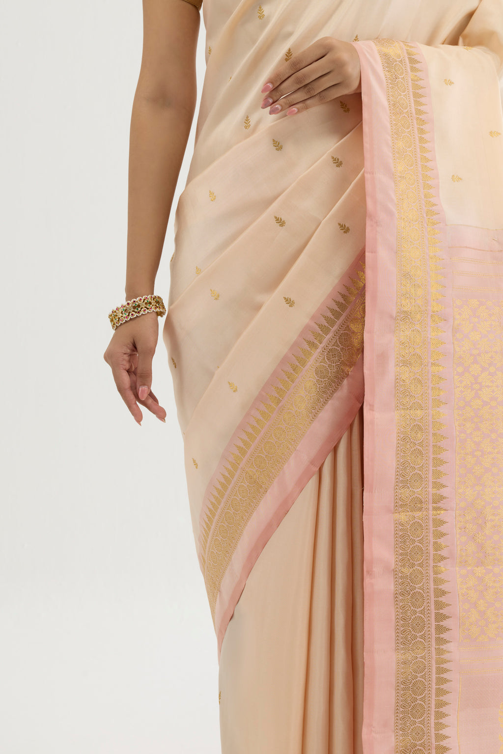 Close up image of the blouse of Cream Kanchipuram Silk Saree with Zari Butta on the body and Zari Border