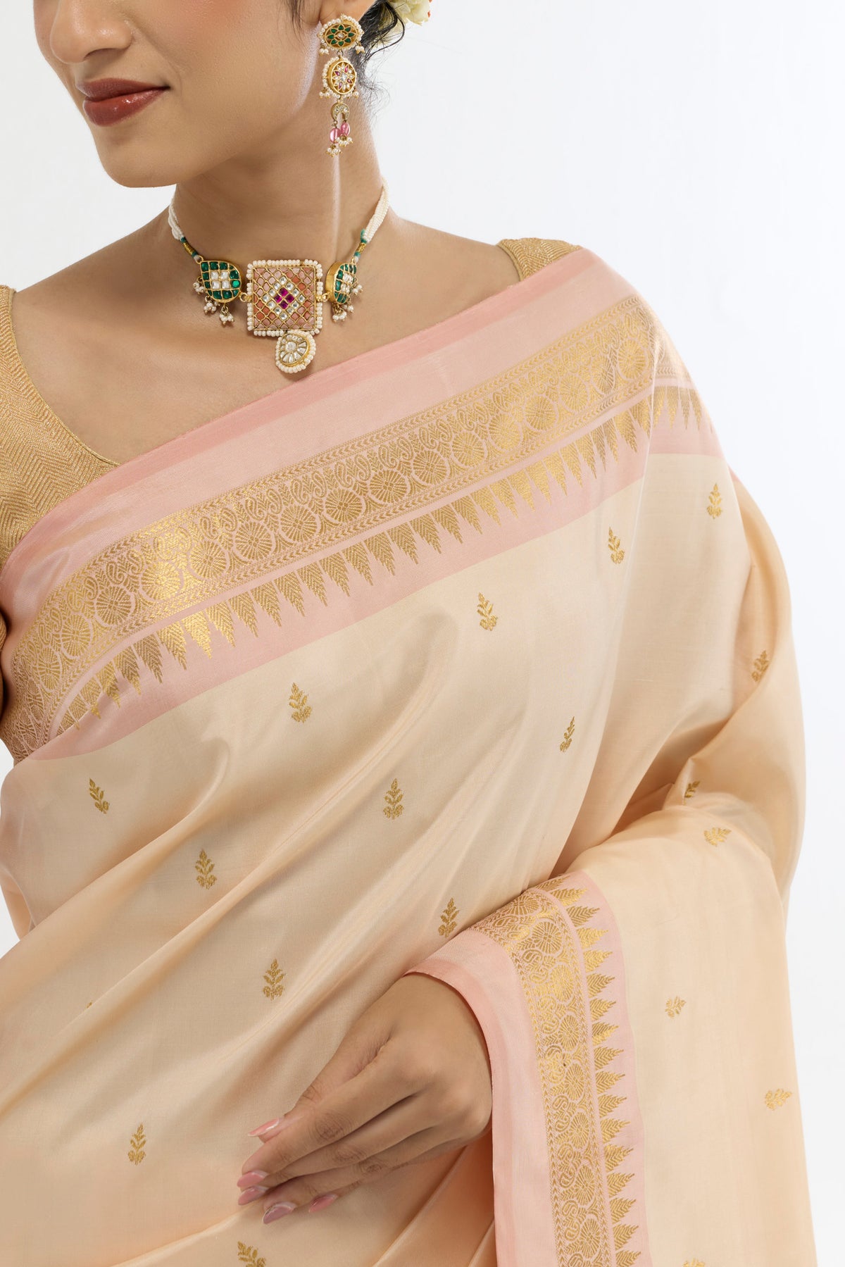 Border image of Cream Kanchipuram Silk Saree with Zari Butta on the body and Zari Border