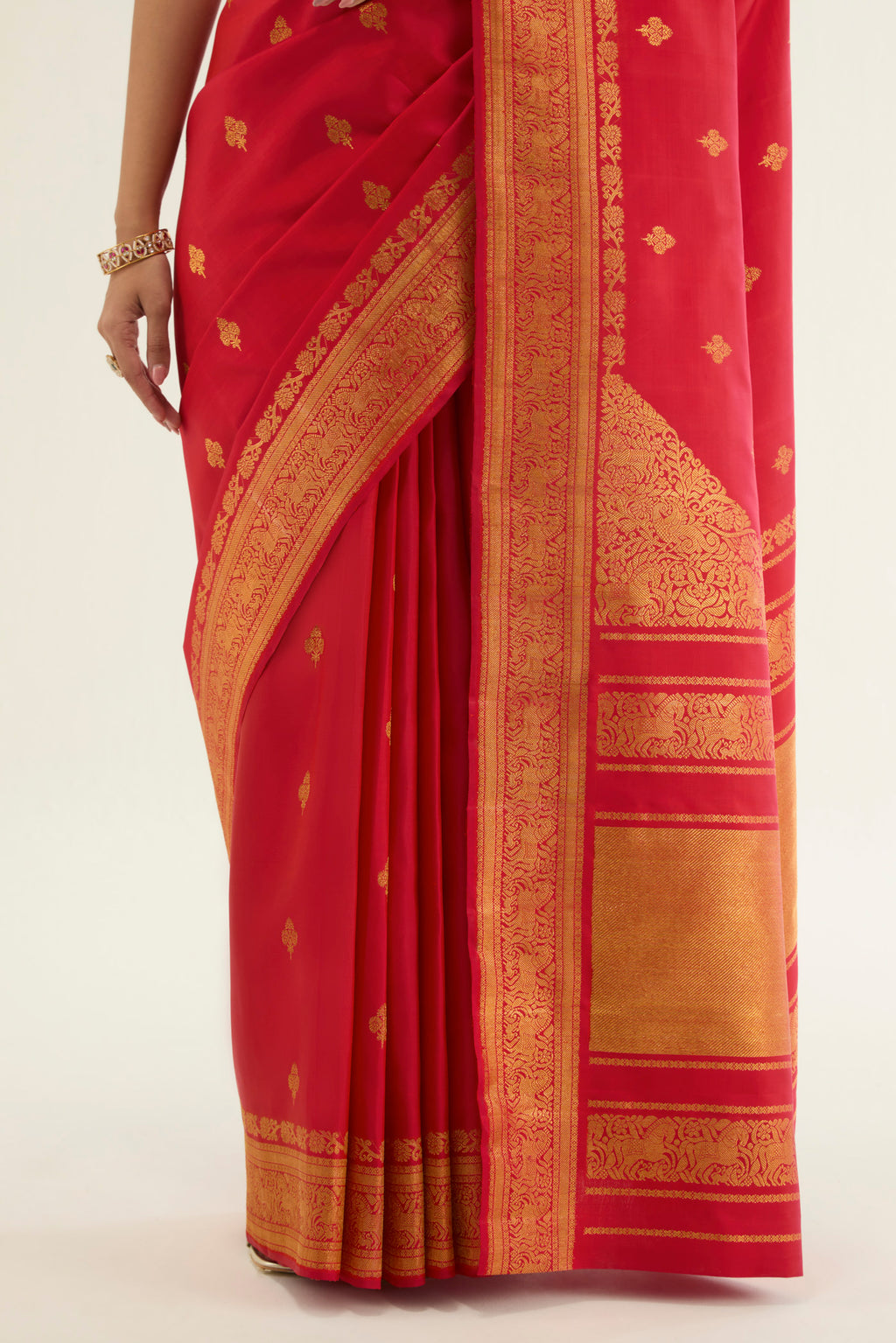 Pleats and pallu of Red Kanchipuram Silk Saree with Zari Brocade on the body and Zari Border