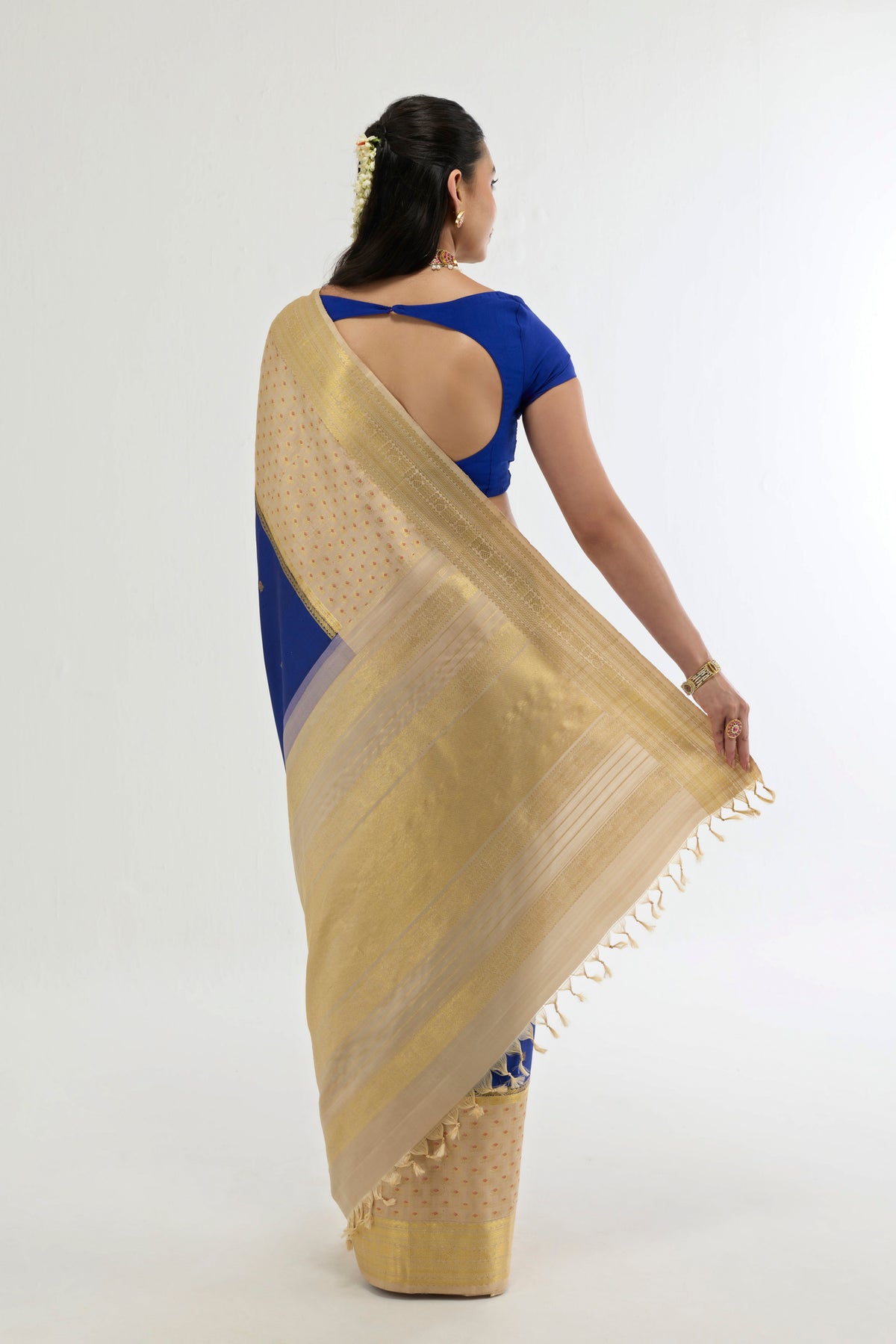 Flat view of Multi Color Kanchipuram Silk Saree with Zari And Thread Butta on the body and Zari Border