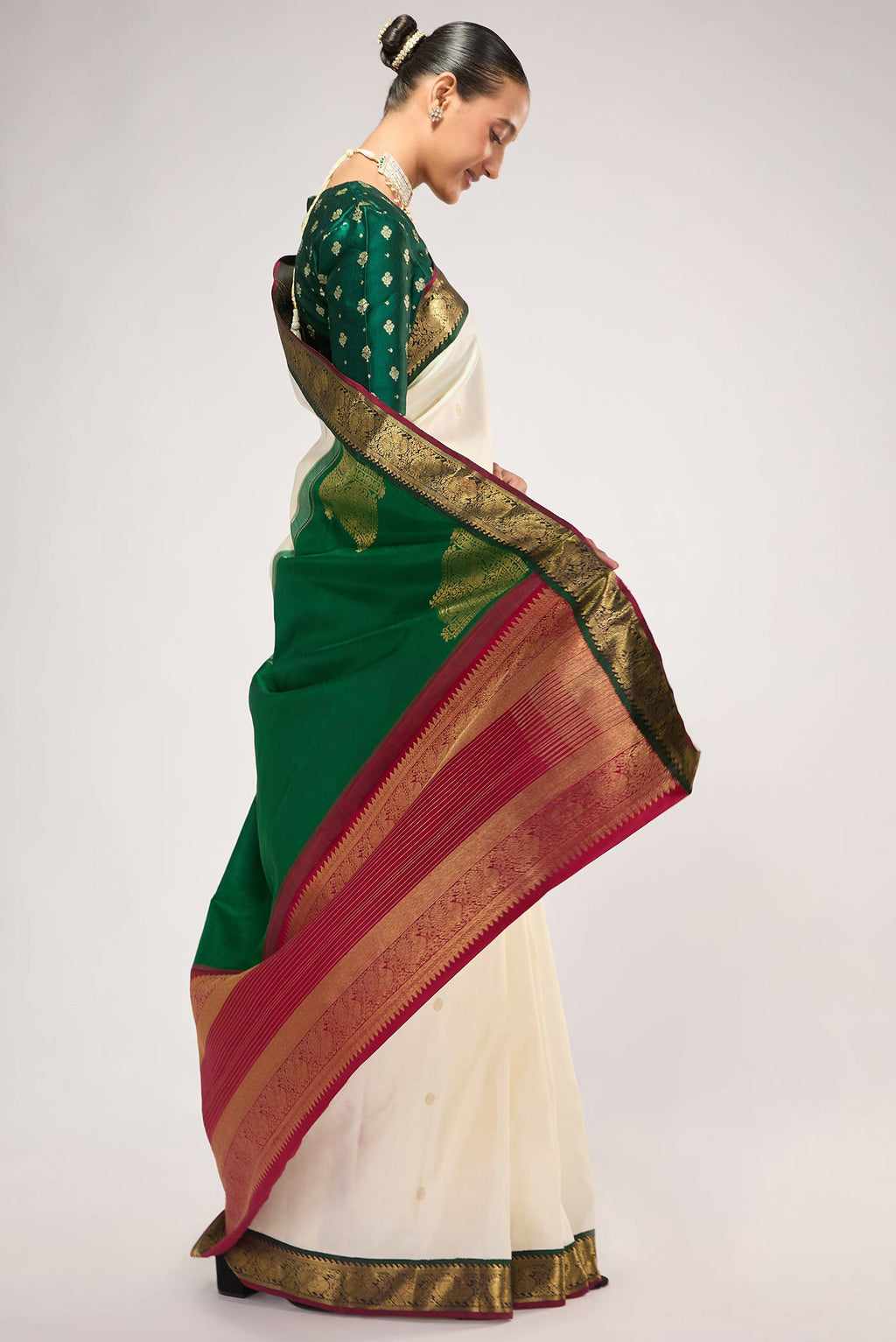Close up image of the pallu of Off White Kanchipuram Silk Saree with Zari Butta on the body and Zari Border