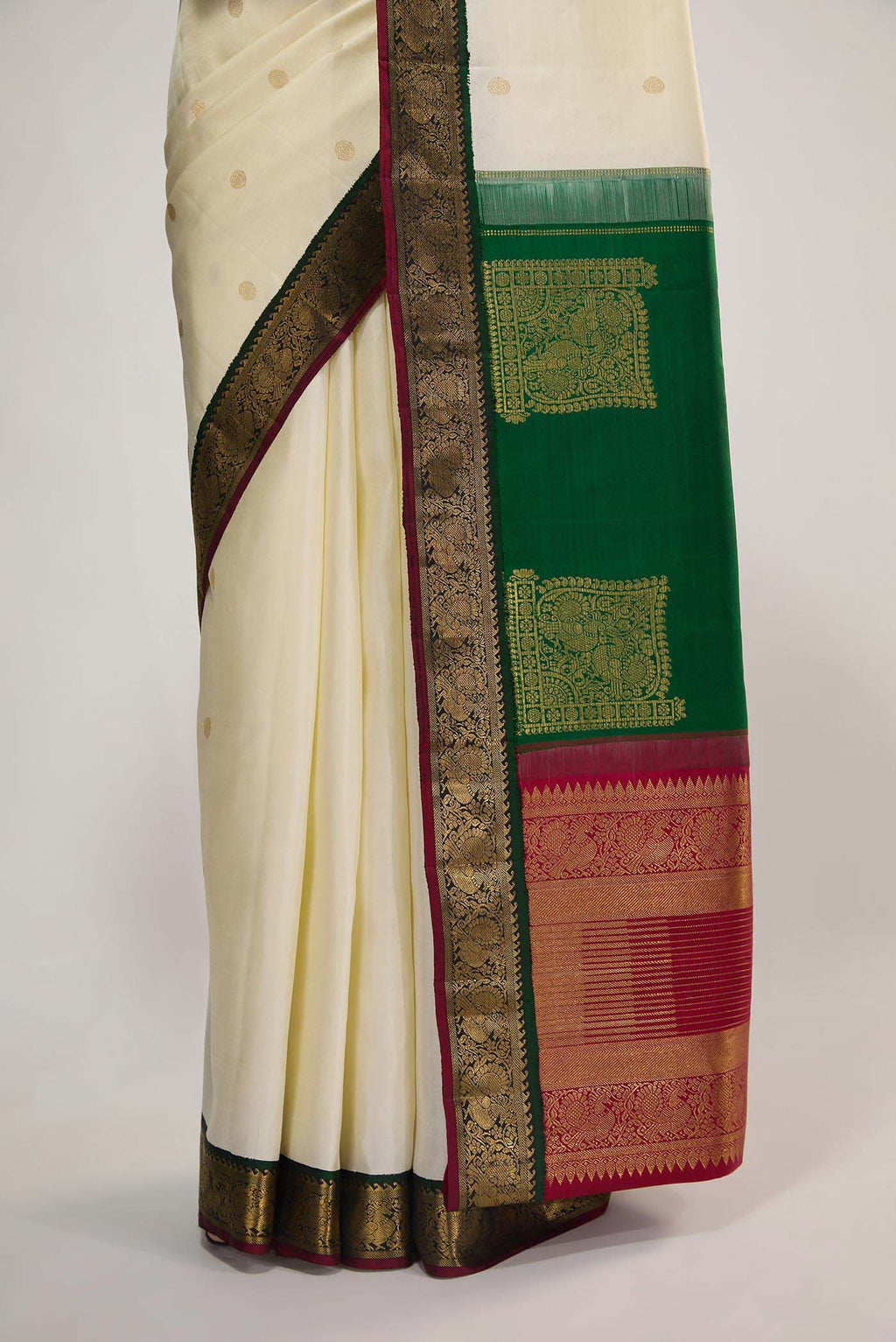 Pleats and pallu of Off White Kanchipuram Silk Saree with Zari Butta on the body and Zari Border