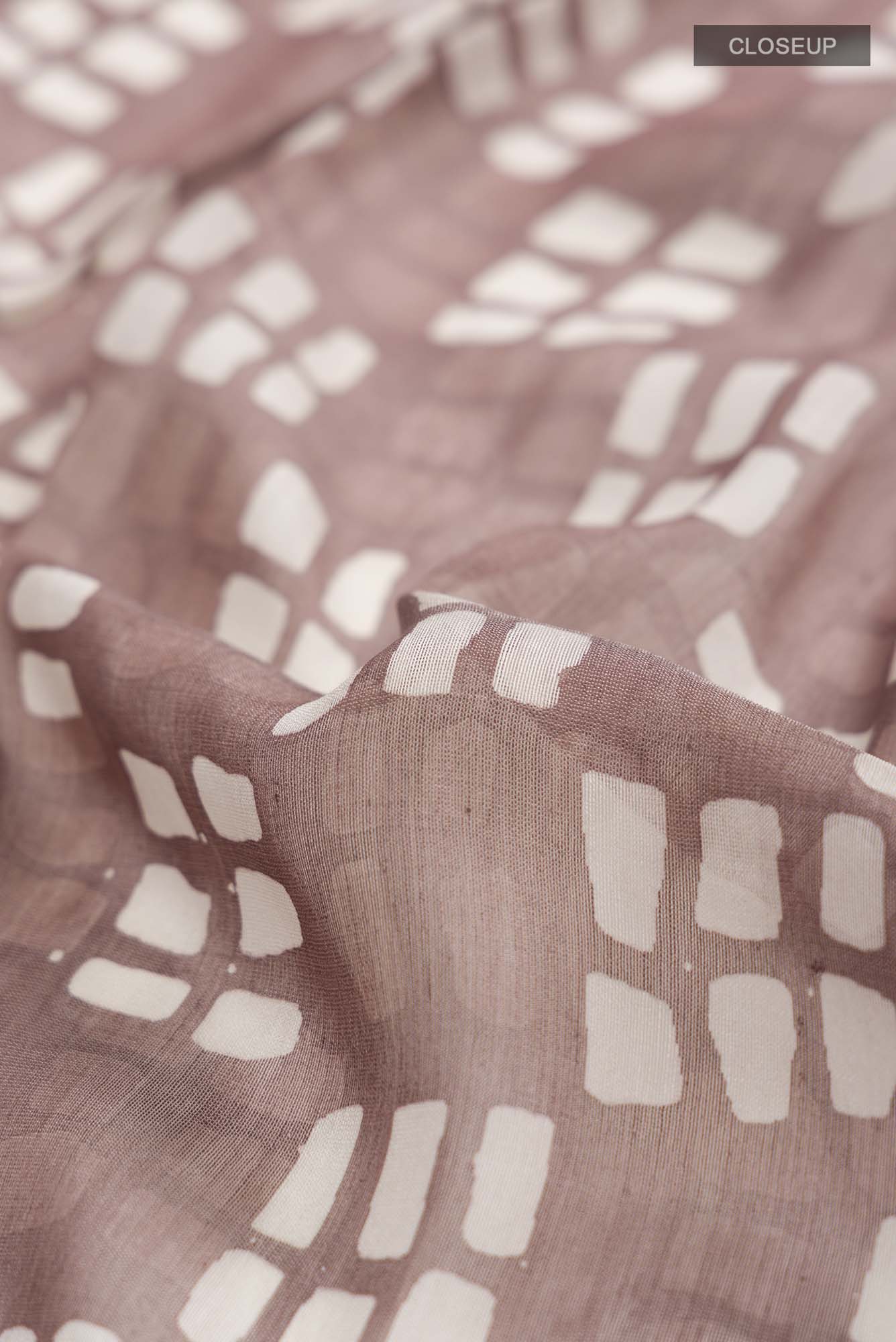 Close up of Mauve Maheshwari Silk Cotton Saree with Printed design on the body and Printed Border.  displaying folds