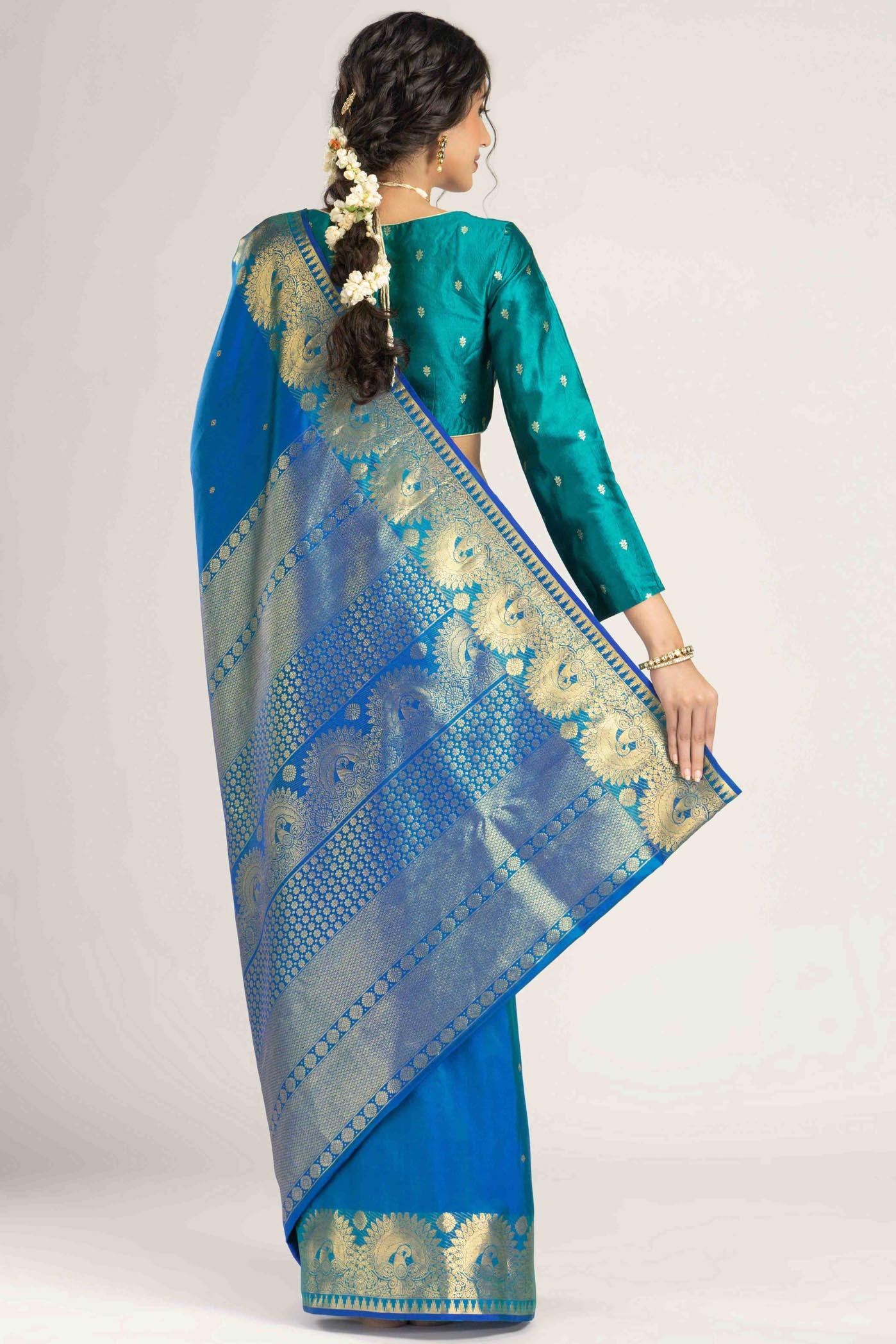 pallu body