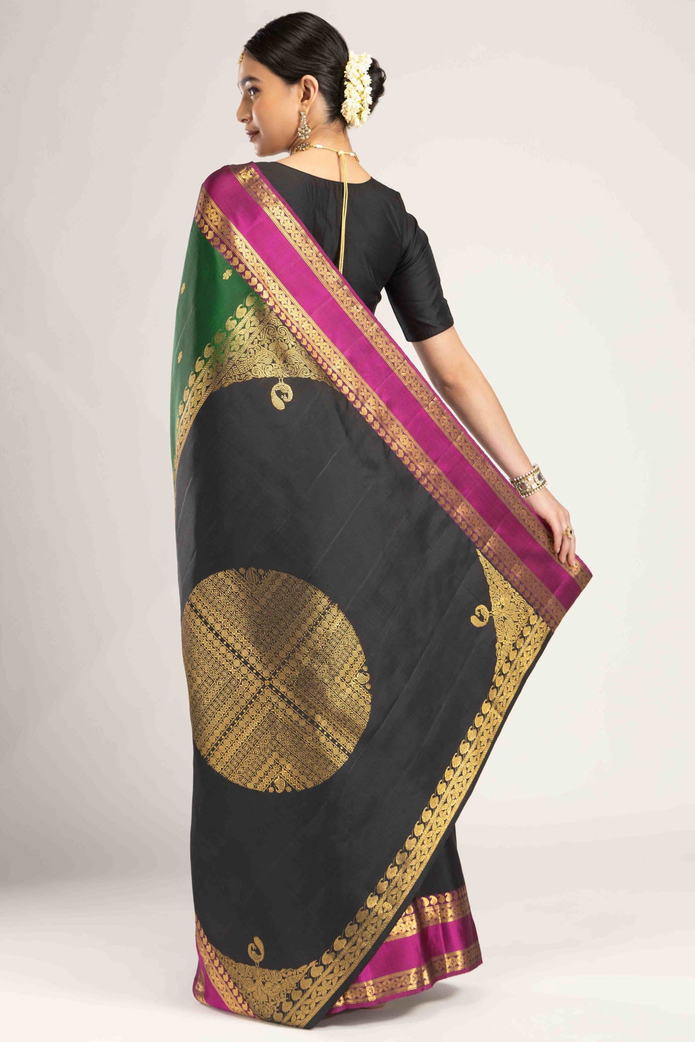 pallu body
