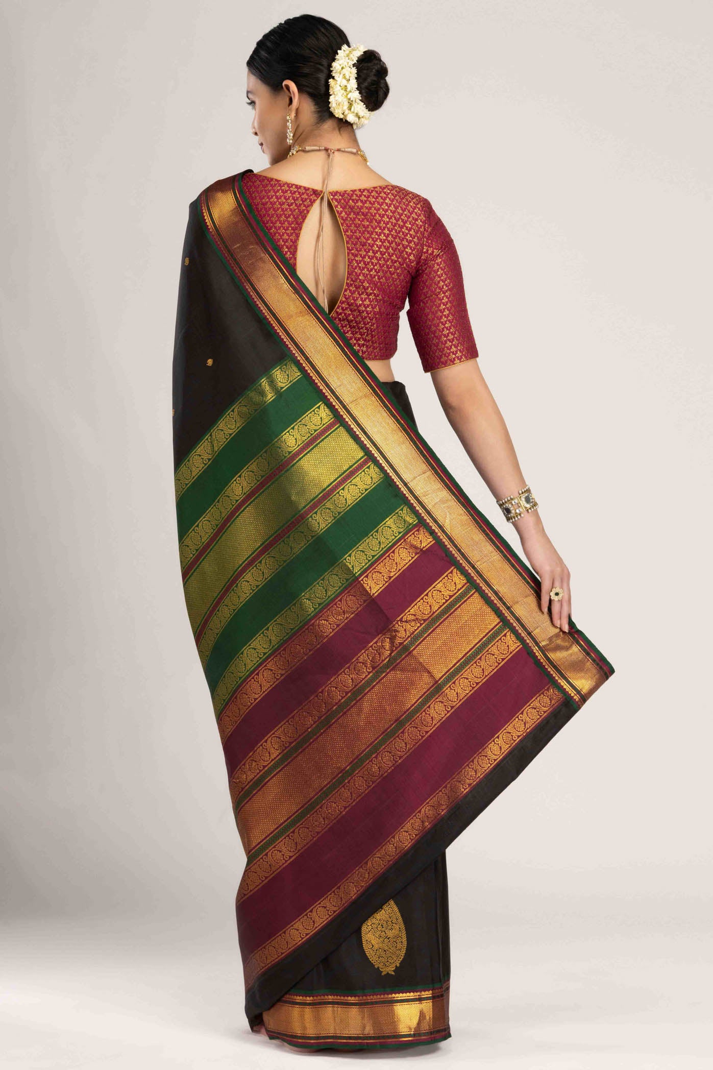 pallu body