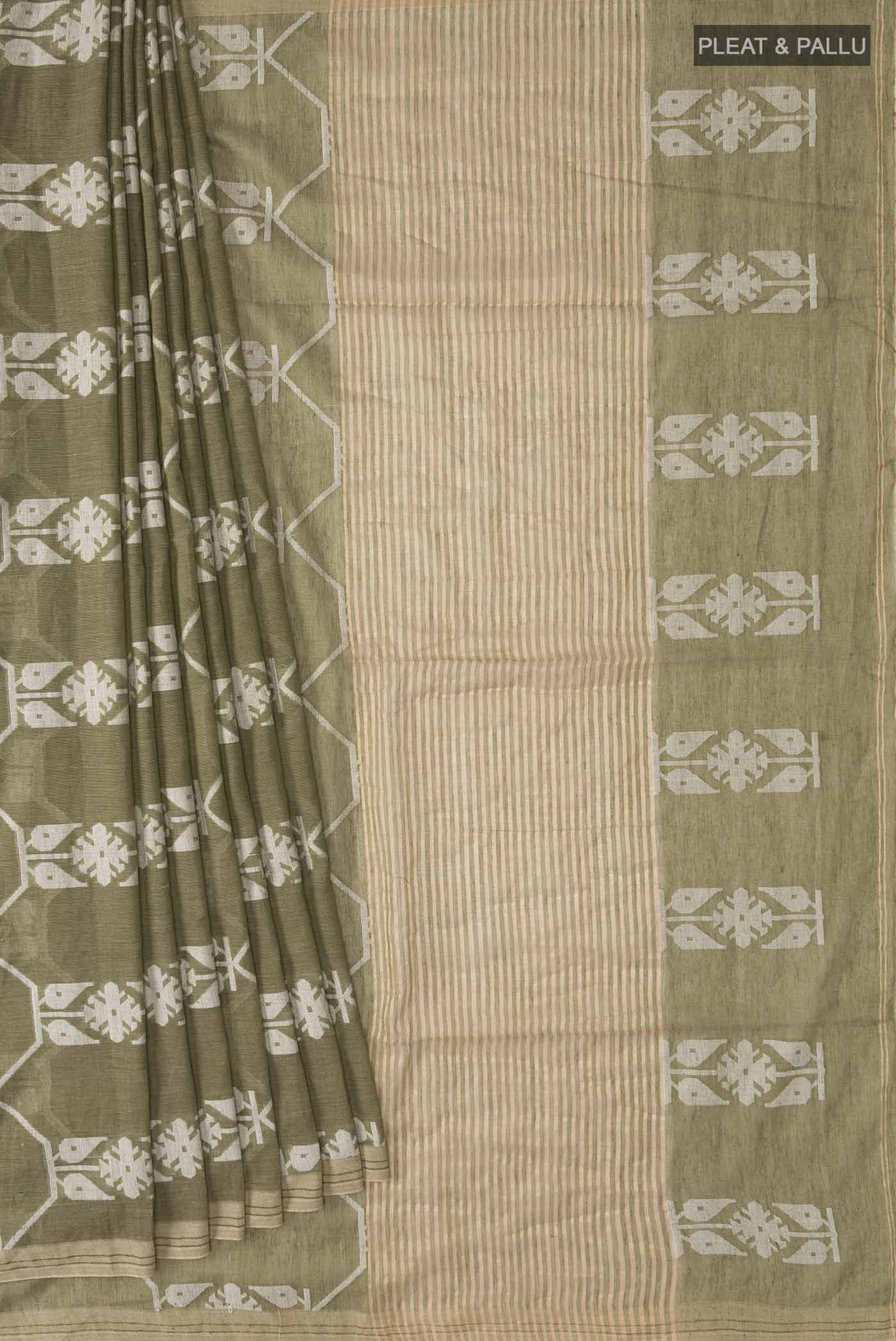 Pleats and pallu of Green Bengal Cotton Saree with Jamdani on the body and Zari Border
