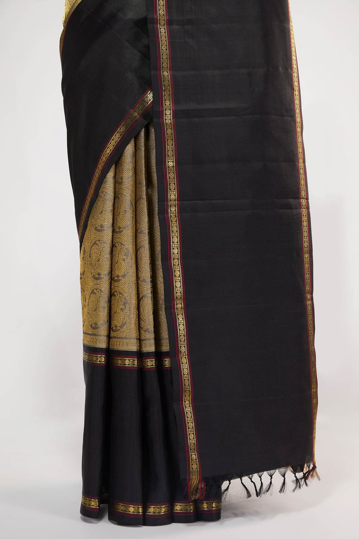 Pleats and pallu of Pure Silk Pure Zari Grey Kanchipuram Saree with Zari Brocade on the body and Ganga Jamuna Border