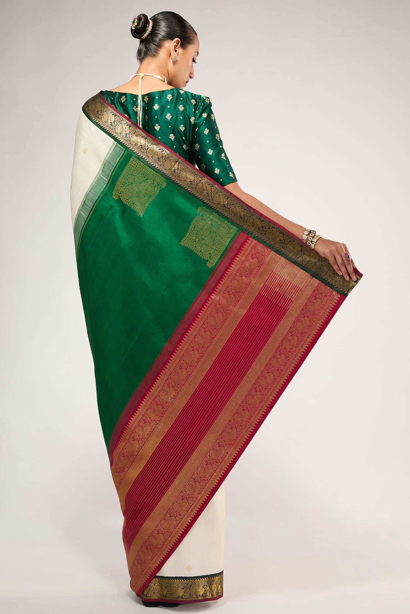 Flat view of Pure Silk Pure Zari Off White Kanchipuram Saree with Zari Butta on the body and Zari Border