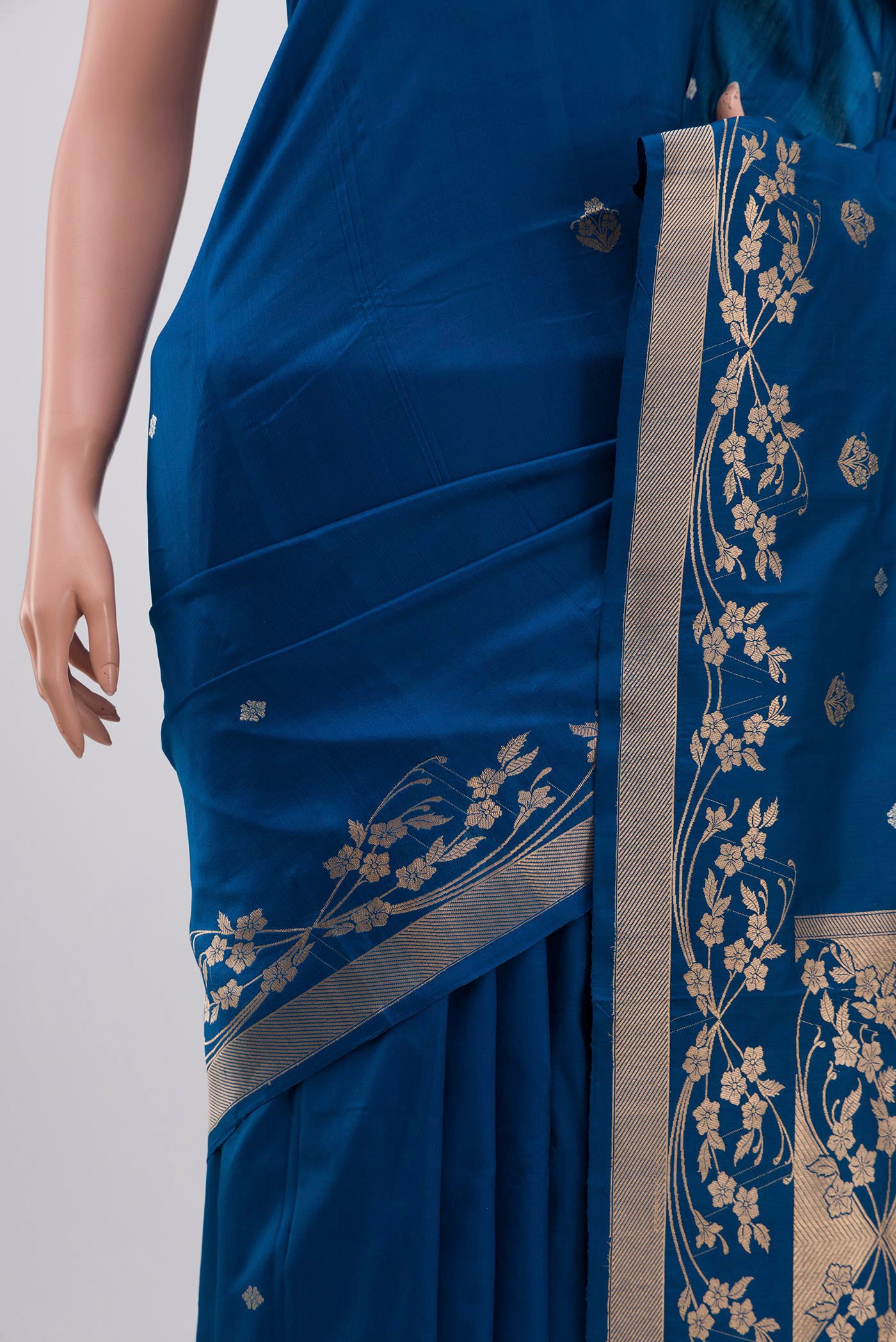 Border image of Blue Banarasi Katan Silk Saree with Zari Butta on the body and Zari Border