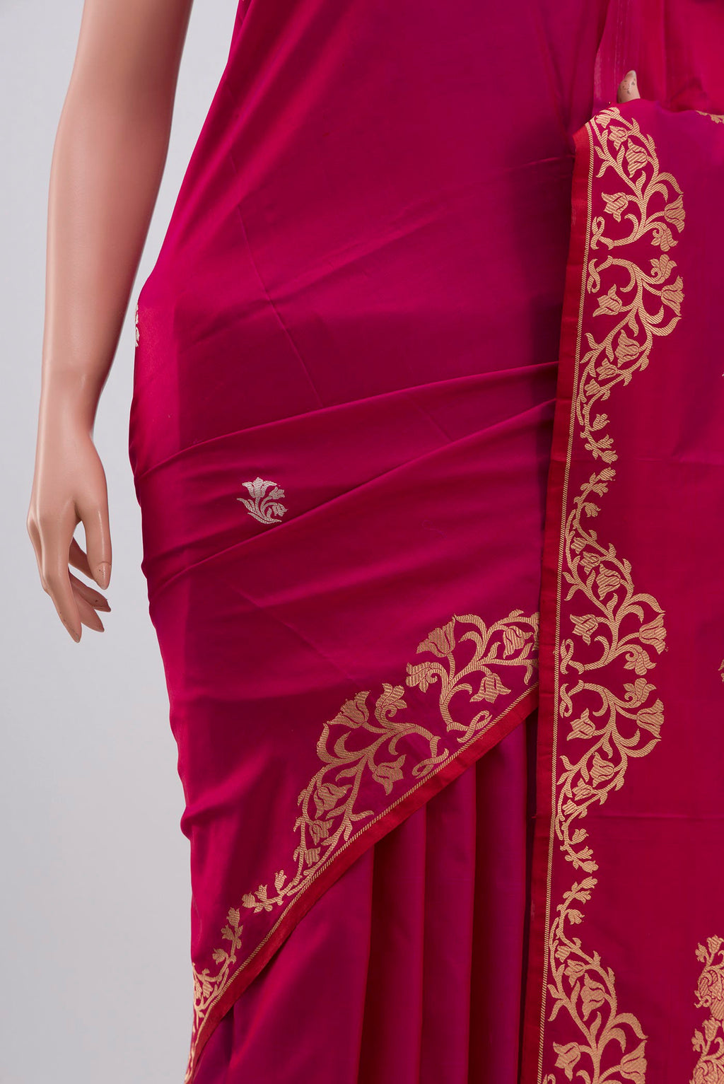 Border image of Magenta Banarasi Katan Silk Saree with Zari Butta on the body and Zari Border