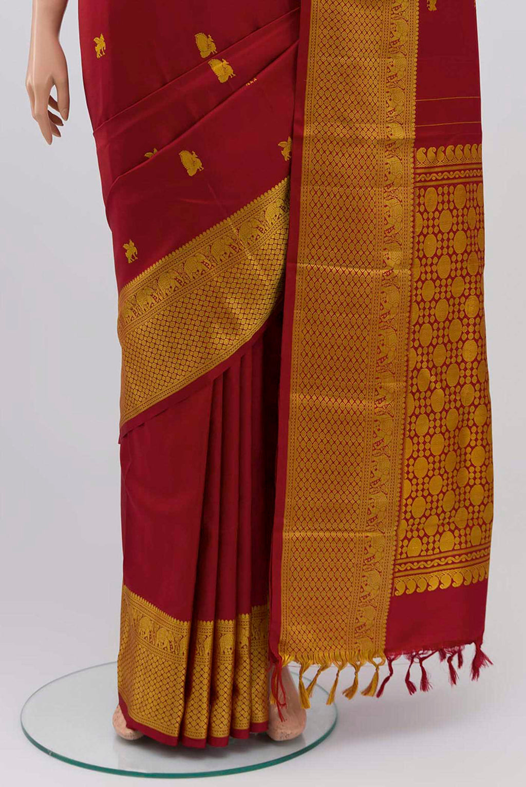 Pleats and pallu of Maroon Kanchipuram Silk Saree with Thread Butta on the body and Thread Border