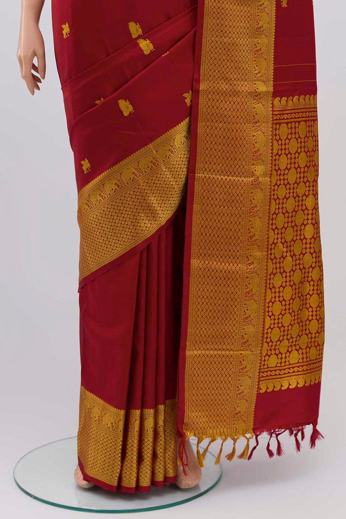 Pleats and pallu of Maroon Kanchipuram Silk Saree with Thread Butta on the body and Thread Border
