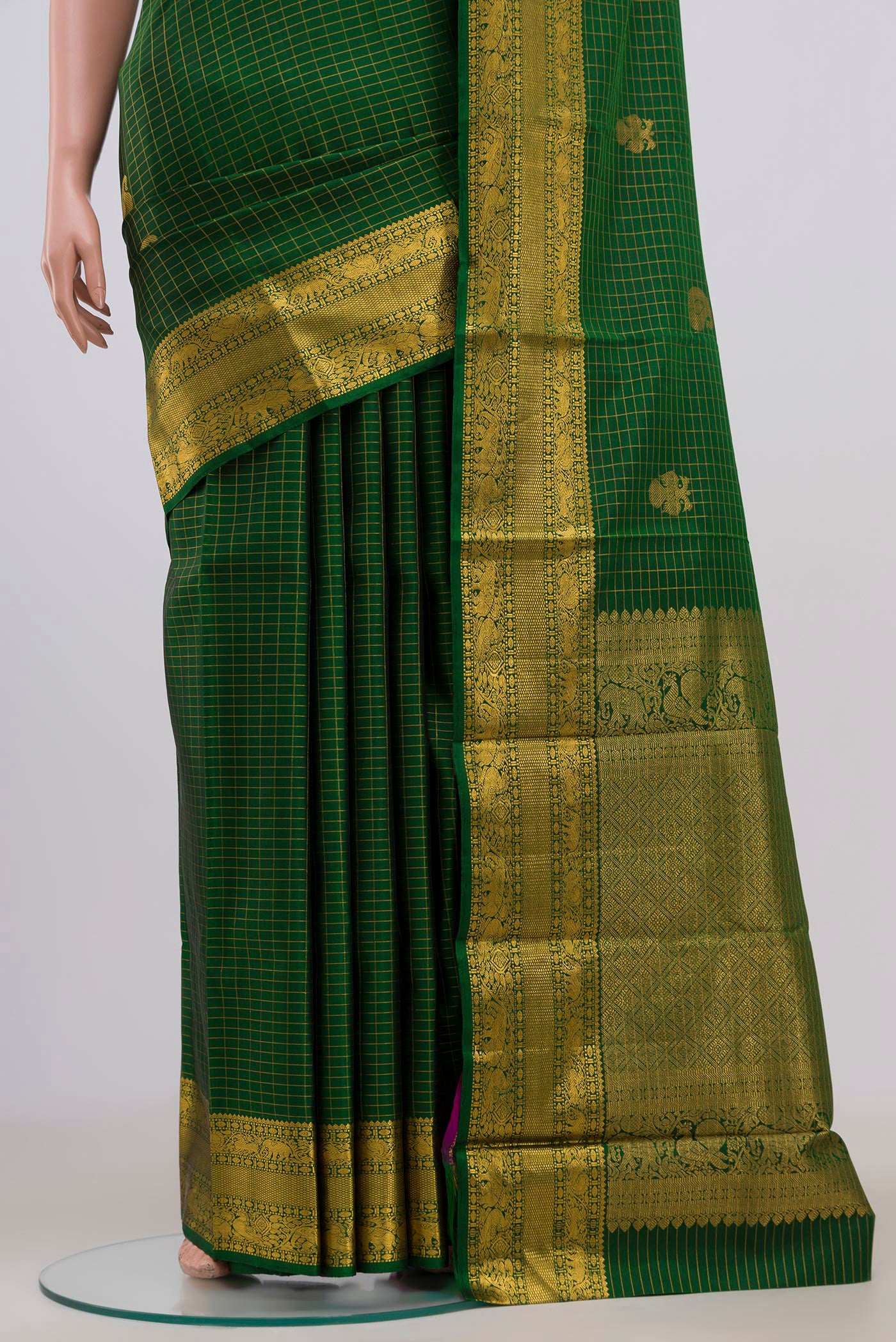 Pleats and pallu of Green Kanjivaram Saree with Checked design on the body and Zari Border. 