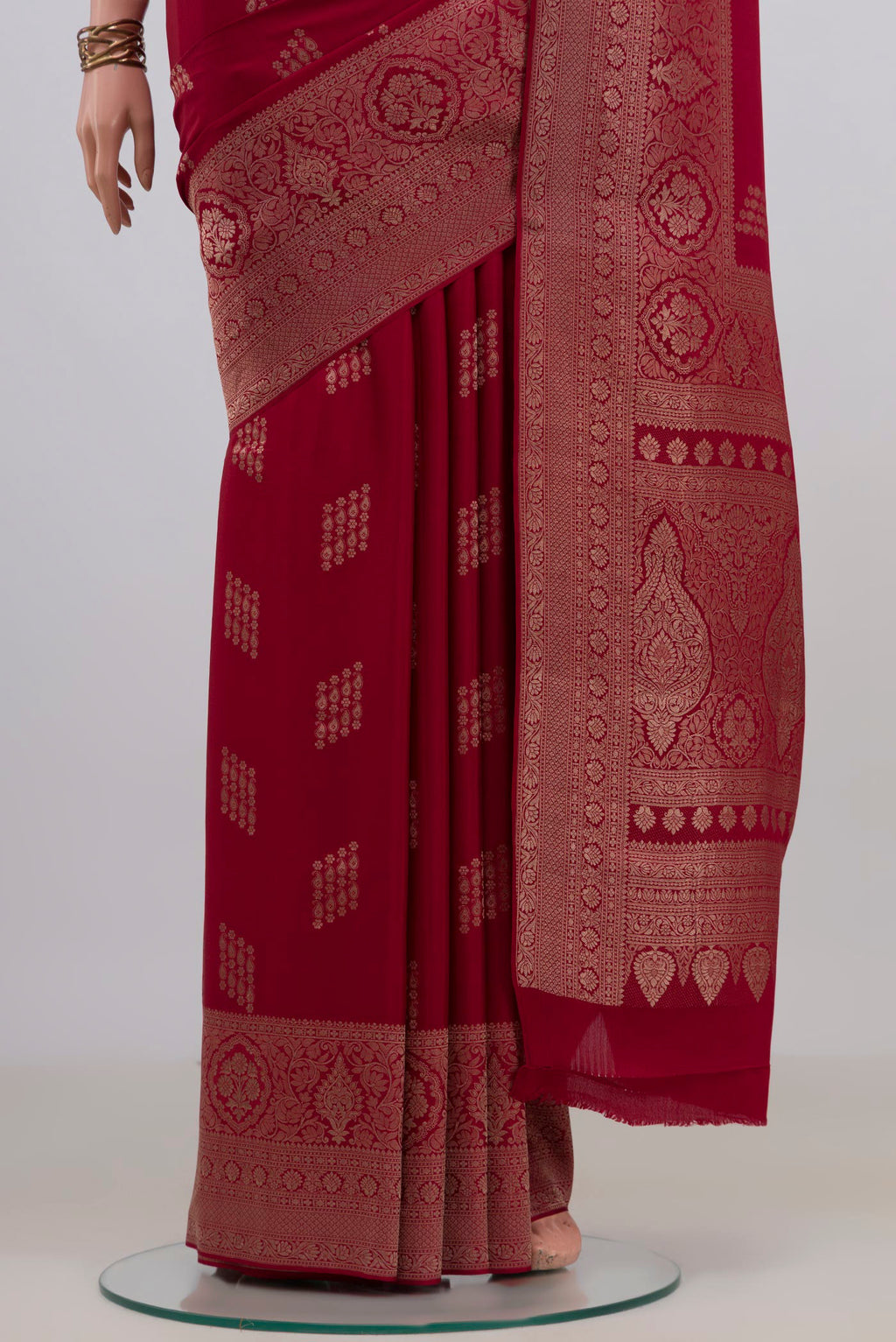 Pleats and pallu of Maroon Mysore Crepe Saree with Zari Butta on the body and Zari Border. 