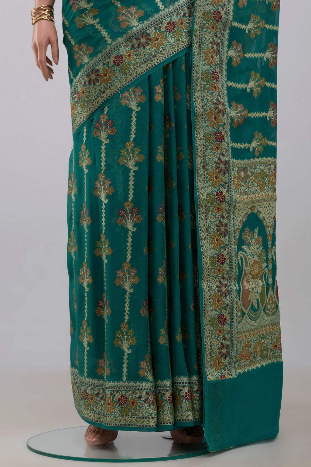 Pleats and pallu of Sea Green Banarasi Georgette Saree with Thread Butta on the body and Thread Border. 