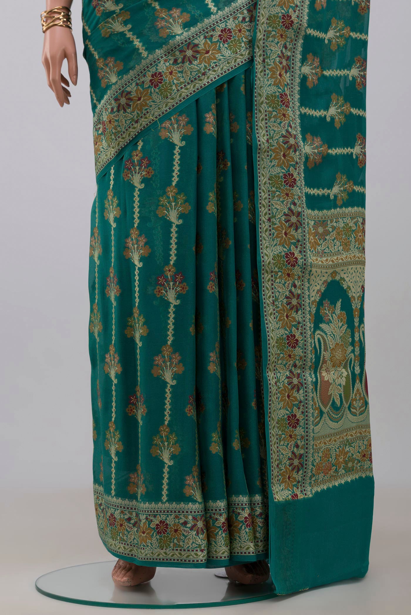 Pleats and pallu of Sea Green Banarasi Georgette Saree with Thread Butta on the body and Thread Border. 