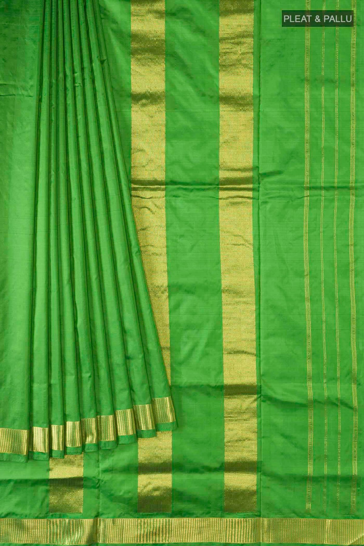 Pleats and pallu of Green Kanchipuram Silk Nine Yards Saree with Plain Body and Zari Border