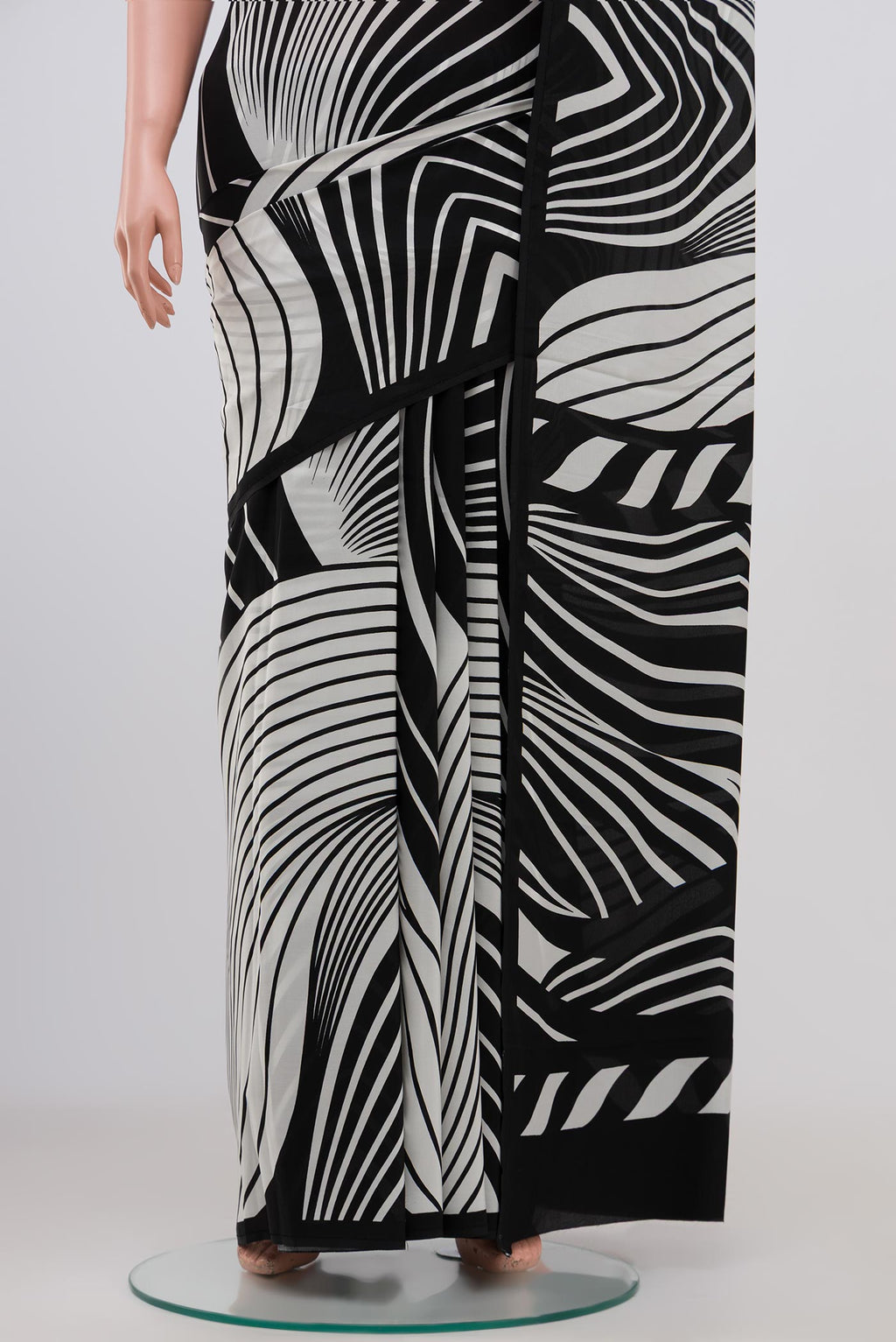 Pleats and pallu of Black Crepe Saree with Printed design on the body and Plain Border. 