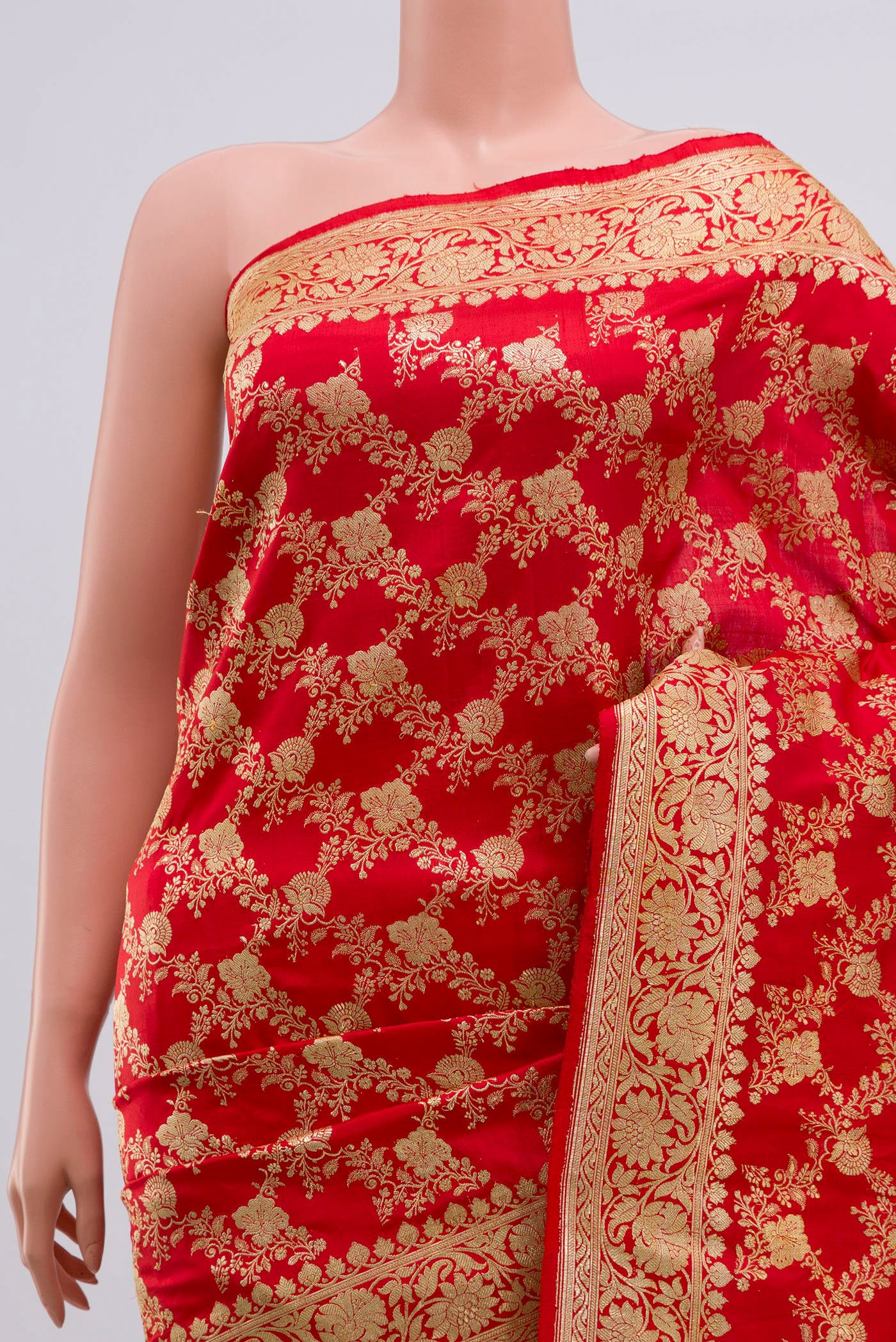 Border image of Red Banarasi Saree with Zari Brocade on the body and Zari Border. 