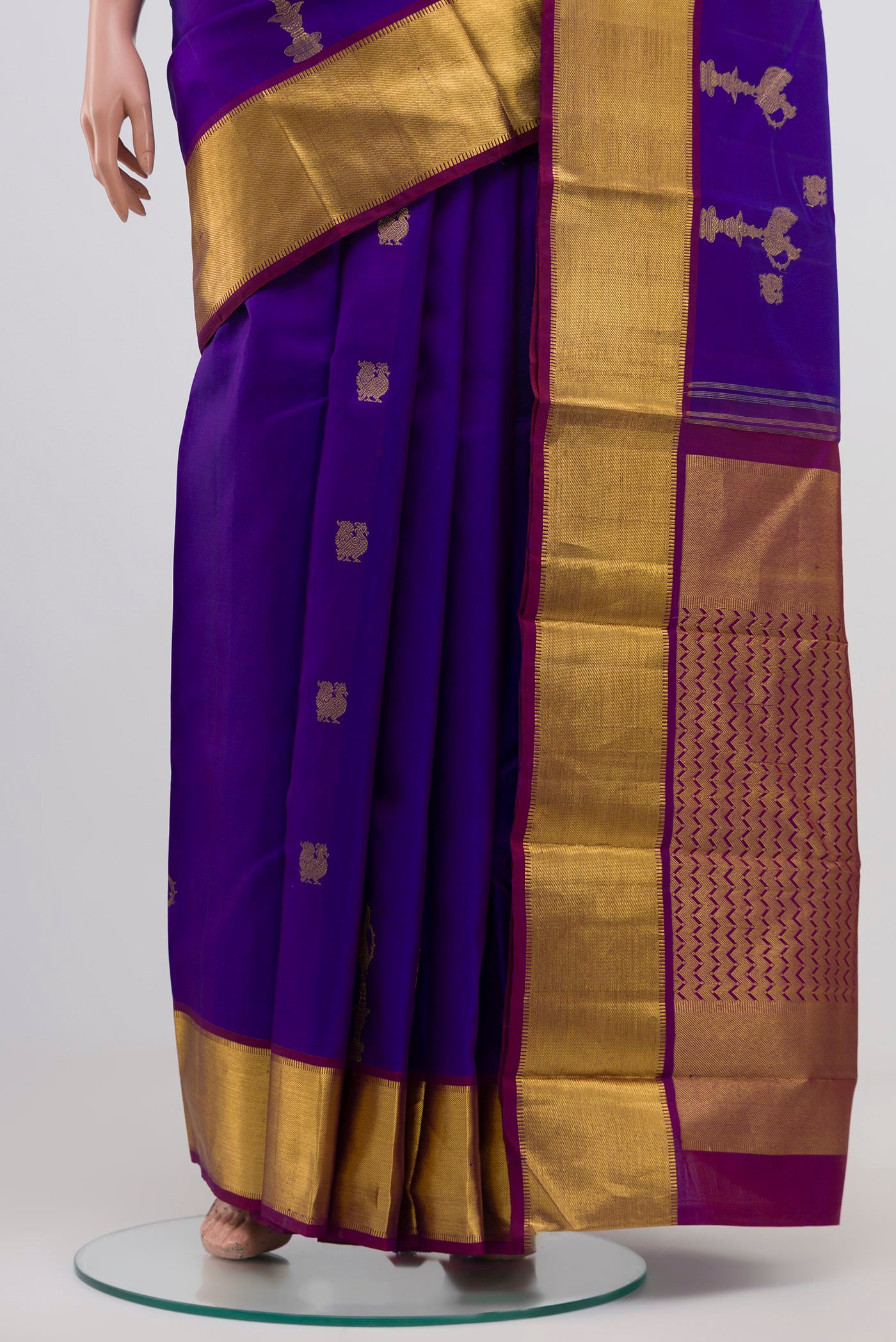 Pleats and pallu of Blue Dual Tone Kanjivaram Silk Saree with Zari Butta on the body and Zari Border. 