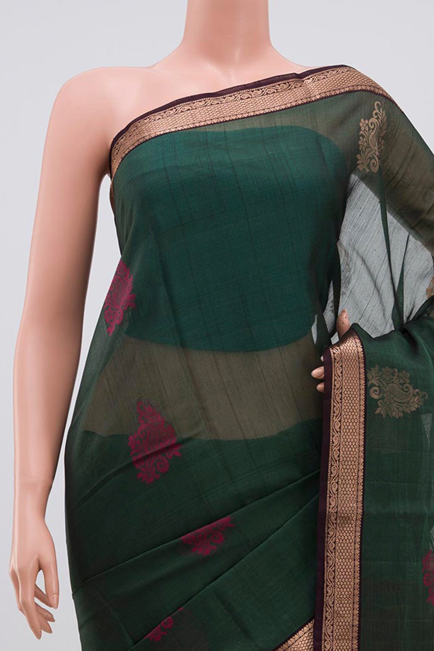 Border image of Green Coimbatore Silk Cotton Saree with Zari Butta on the body and Zari Border. 