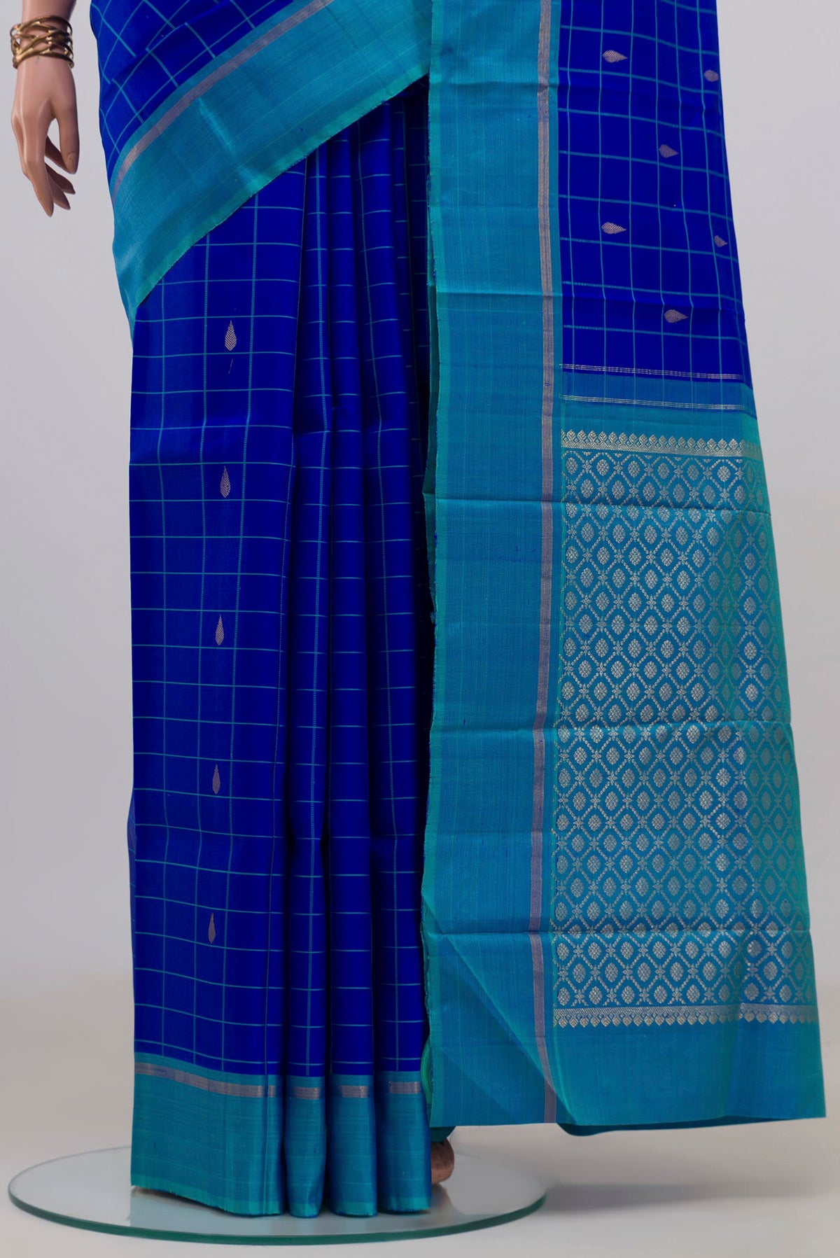 Pleats and pallu of Pure Silk Royal Blue Kanjivaram Saree with Checked design on the body and Plain Border. 
