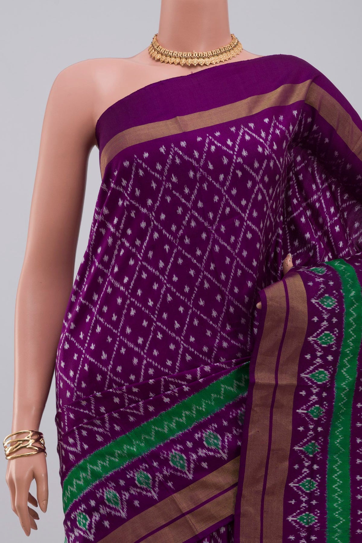 Border image of Purple Pochampally Silk Saree with Ikat design on the body and Zari Border. 