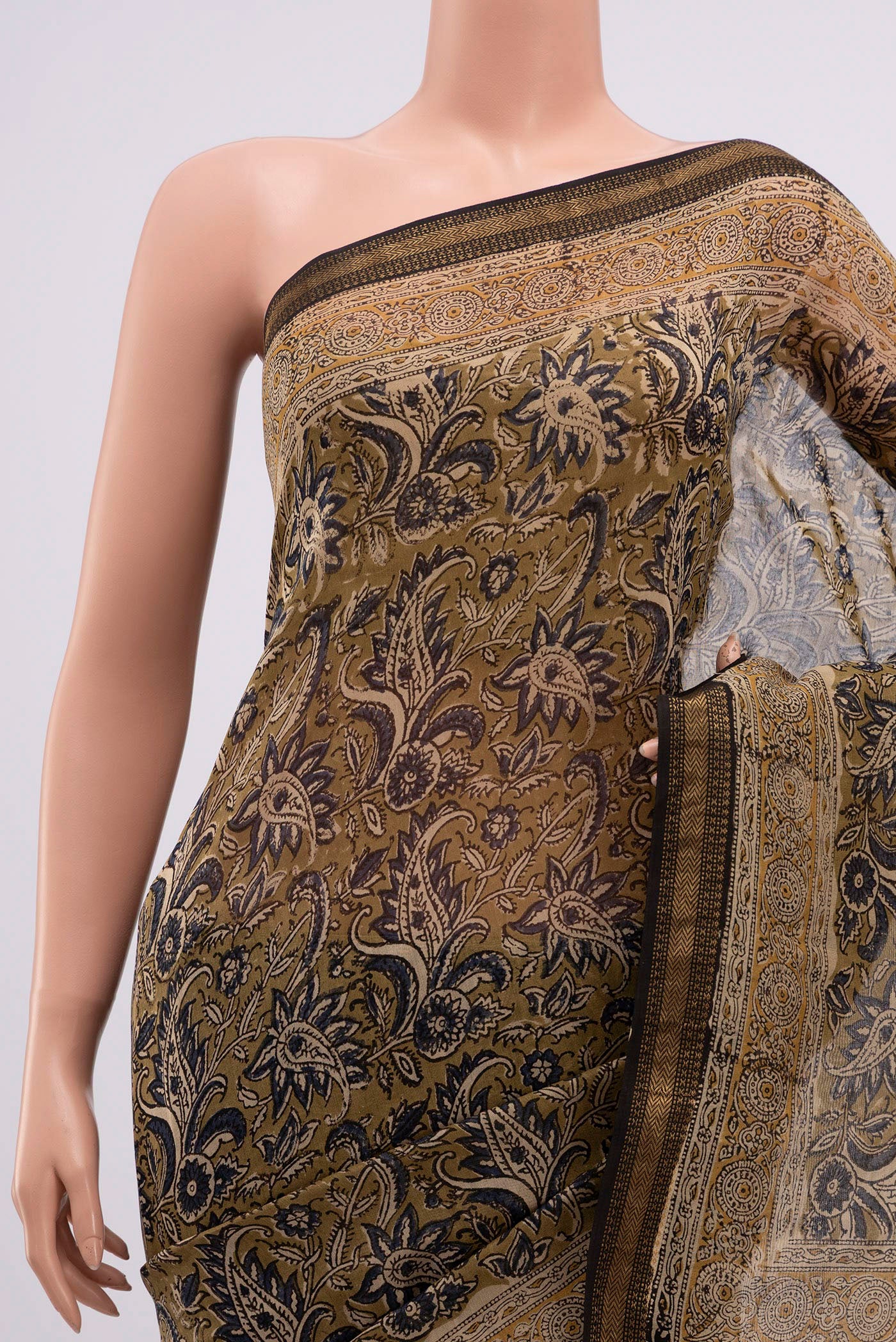 Border image of Mehandi Green Maheshwari Silk Cotton Saree with Printed design on the body and Zari Border. 