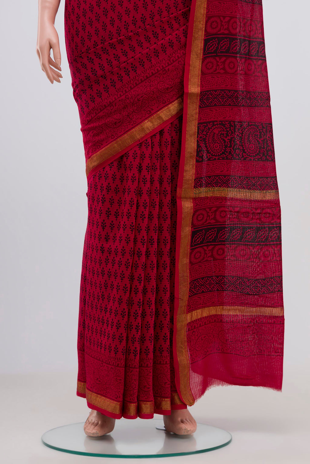 Pleats and pallu of Red Maheshwari Silk Cotton Saree with Printed design on the body and Zari Border. 
