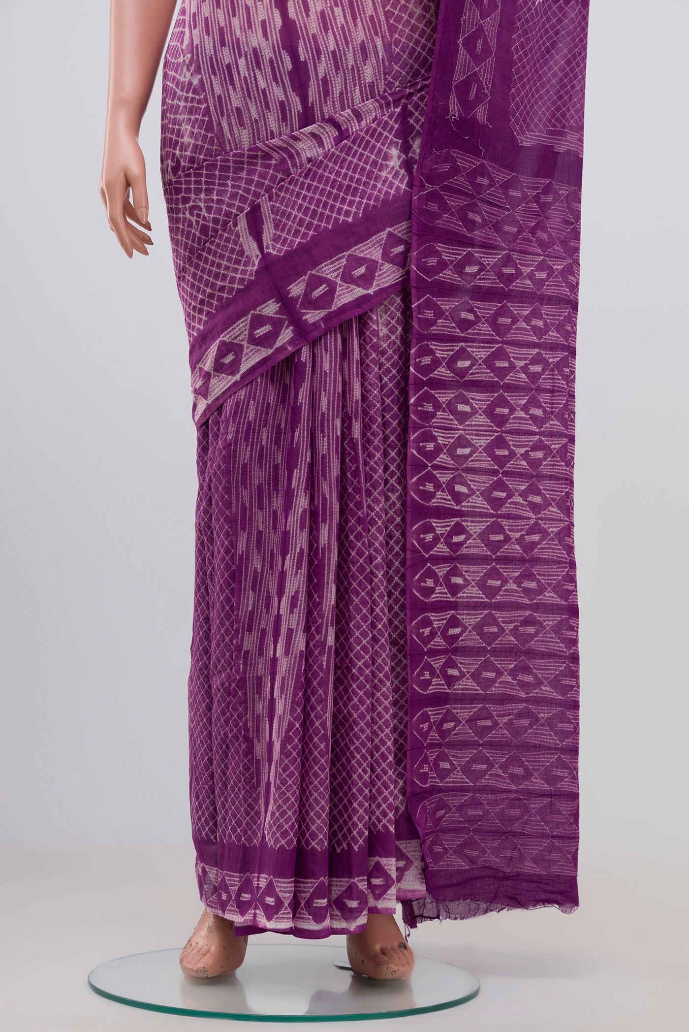Pleats and pallu of Lavender Printed Cotton Saree with Printed design on the body and Printed Border. 