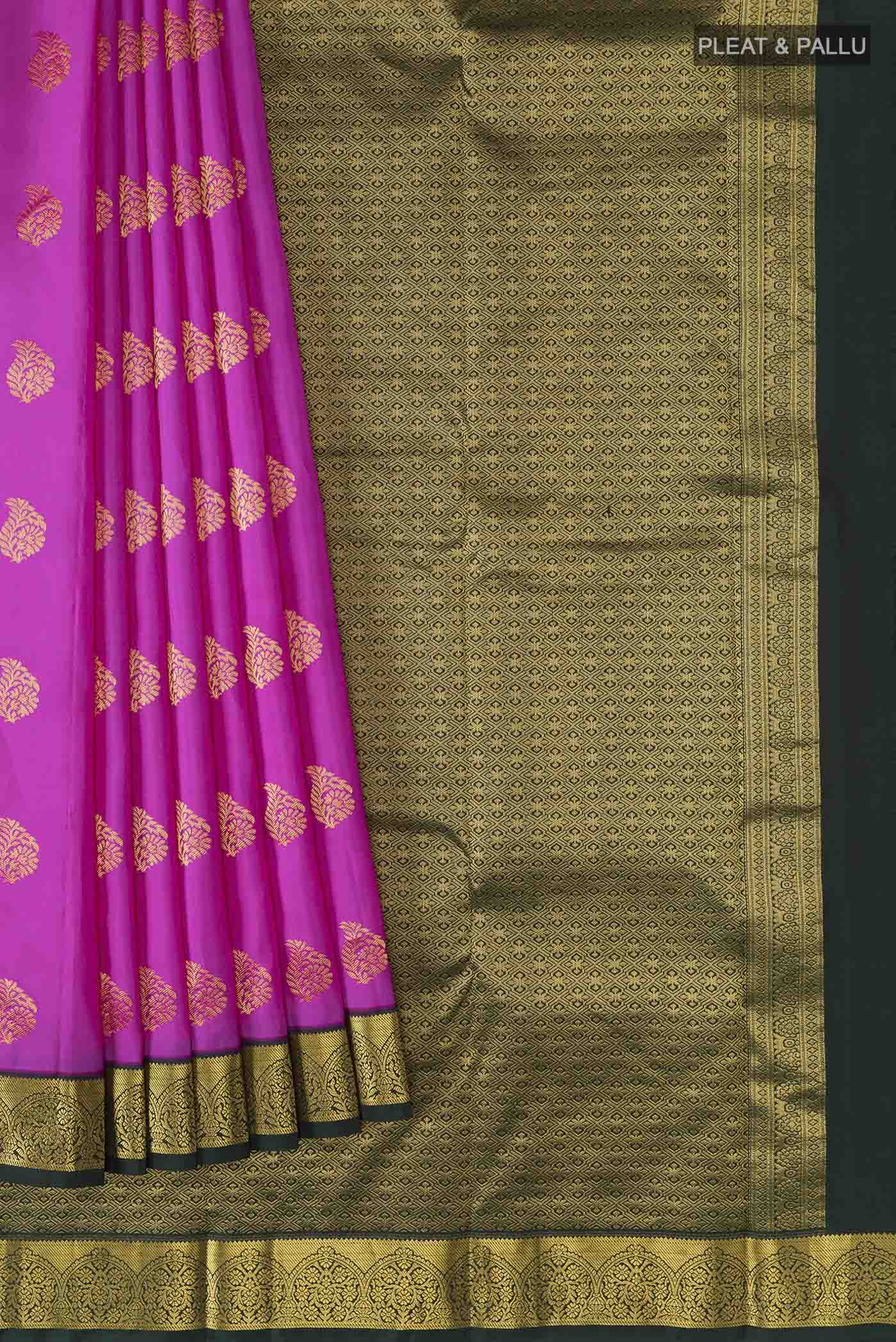 pleats pallu