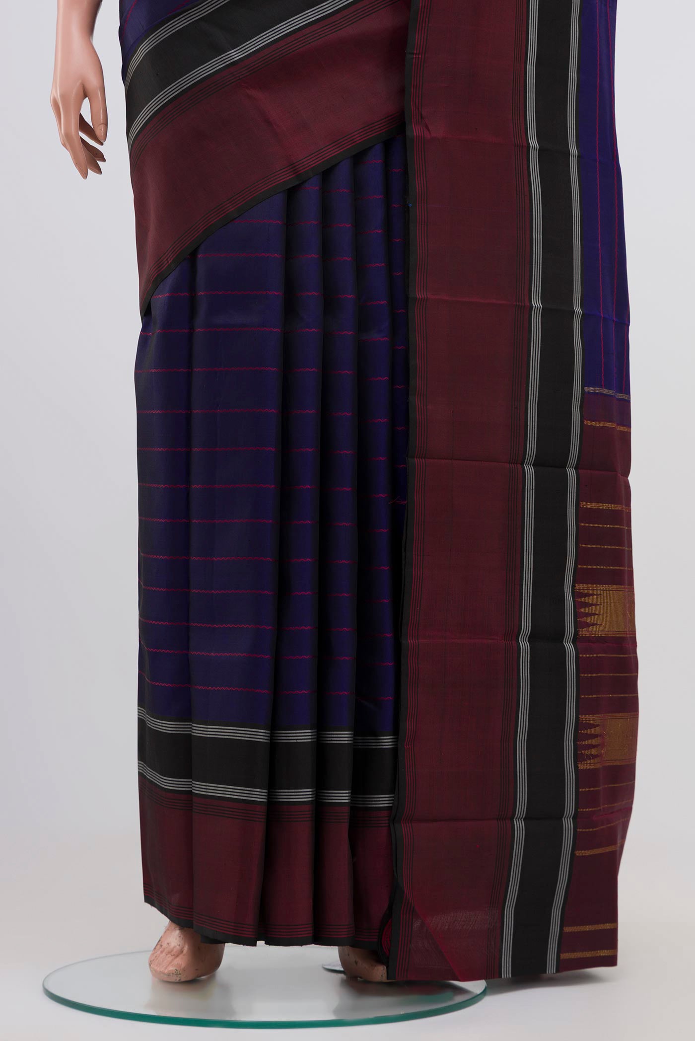 Pleats and pallu of Navy Blue Kanjivaram Silk Saree with Veldhari on the body and Plain Border. 