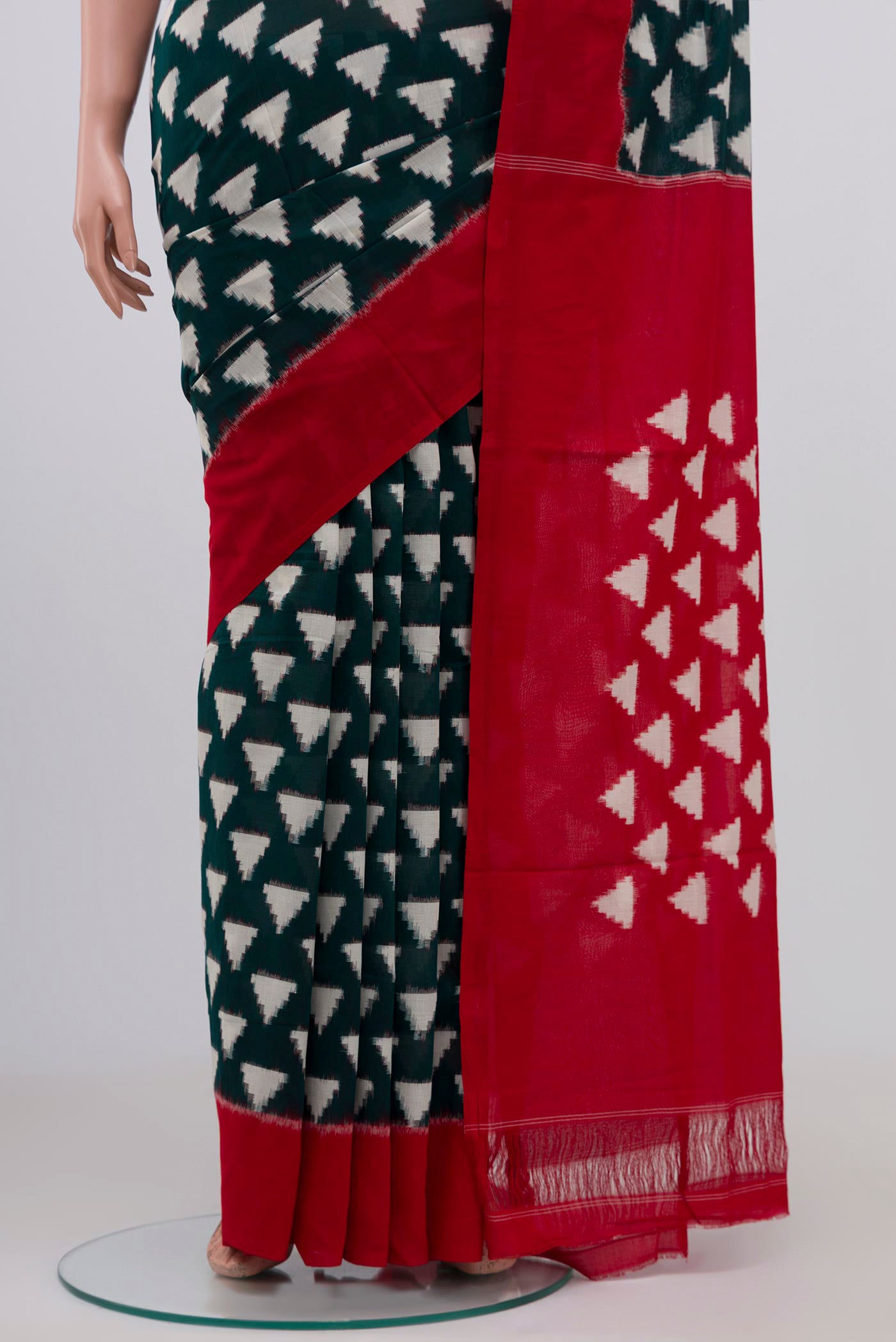Pleats and pallu of Green Pochampally Cotton Saree with Ikat design on the body and Plain Border. 