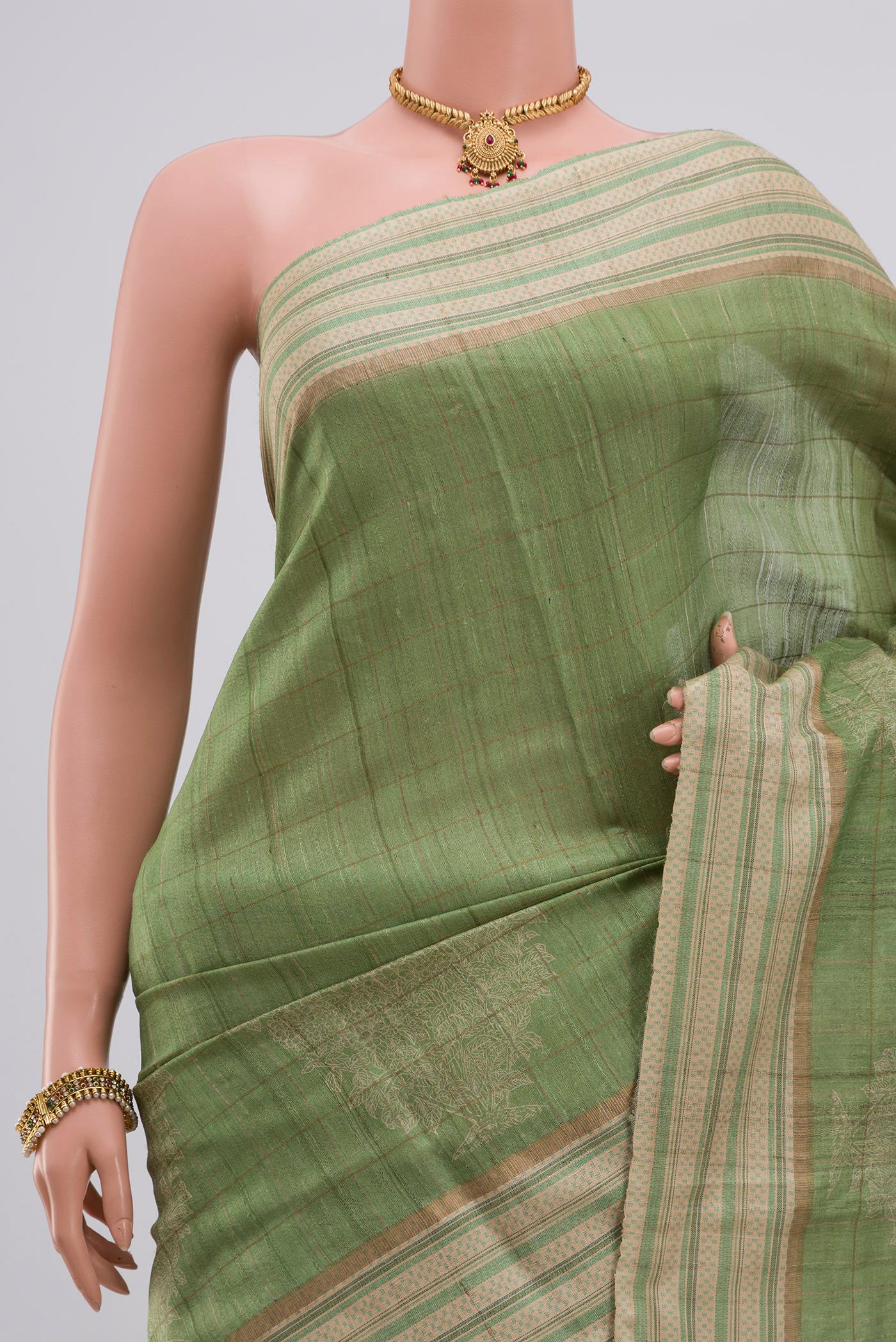Border image of Green Tussar Silk Saree with Fancy on the body and Thin Zari Line. 
