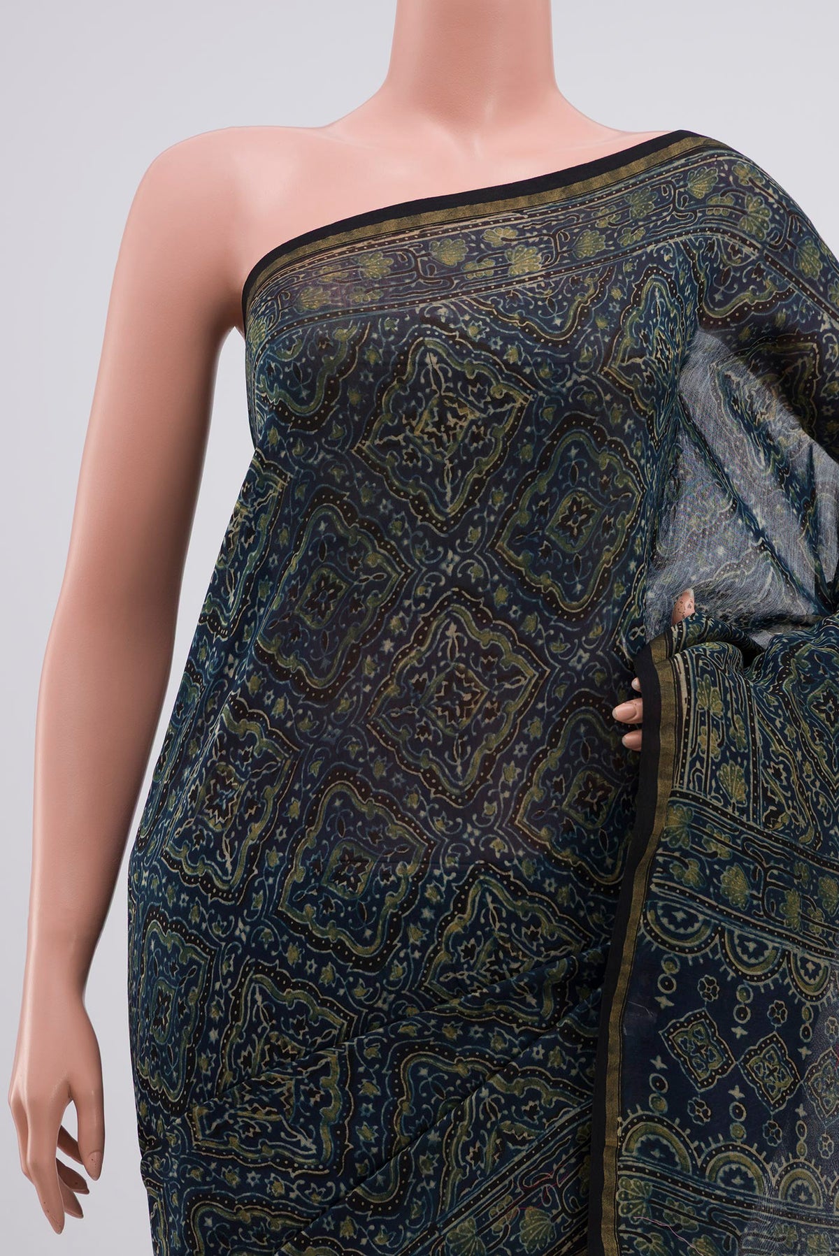 Border image of Indigo Chanderi Silk Cotton Saree with Printed design on the body and Thin Zari Line. 