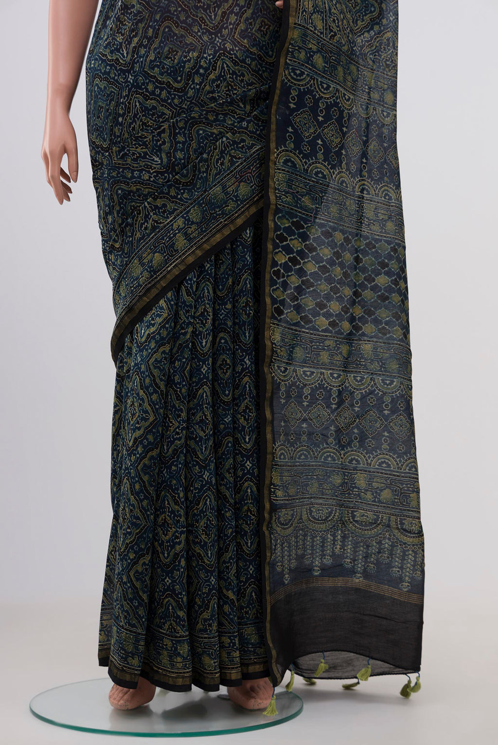 Pleats and pallu of Indigo Chanderi Silk Cotton Saree with Printed design on the body and Thin Zari Line. 
