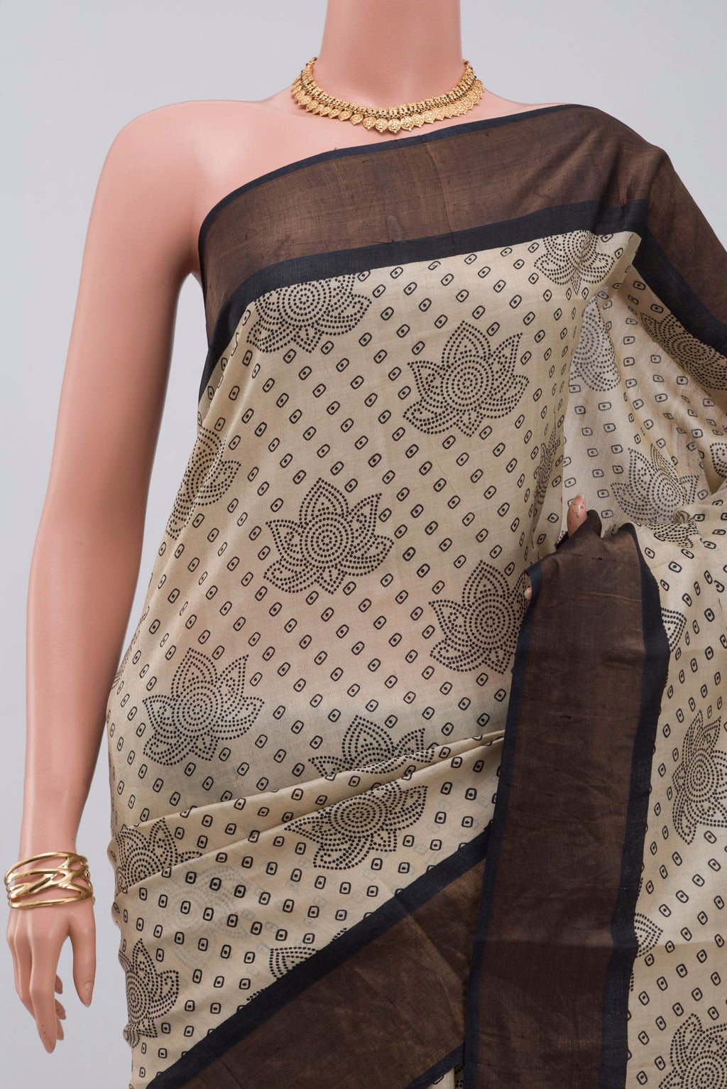 Border image of Cream Tussar Silk Saree with Printed design on the body and Zari Border. 